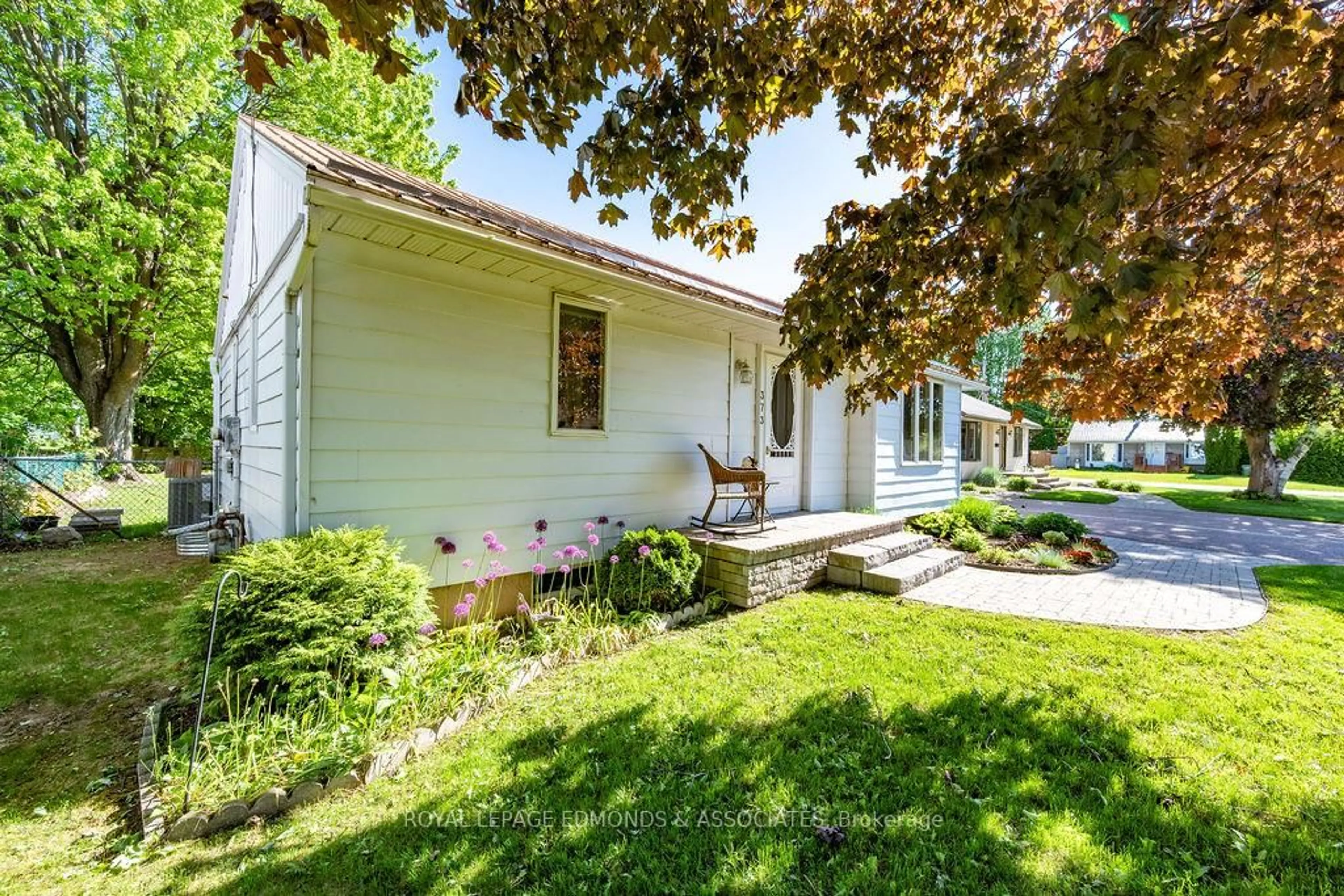 Home with vinyl exterior material, street for 373 Morris St, Pembroke Ontario K8A 2L7