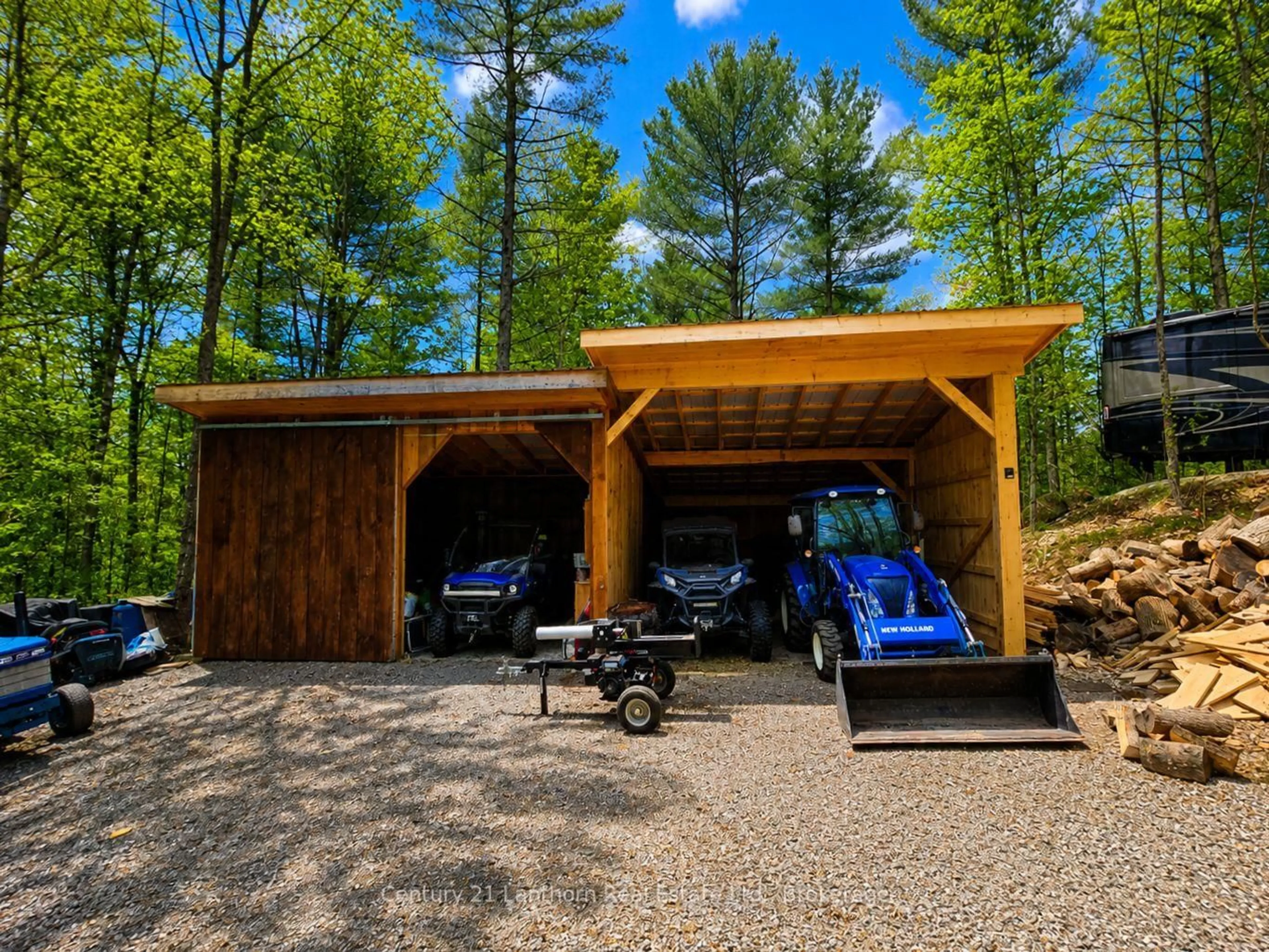 Indoor garage for 1045 Carnahan Lane, Mountain Grove Ontario K0H 2E0