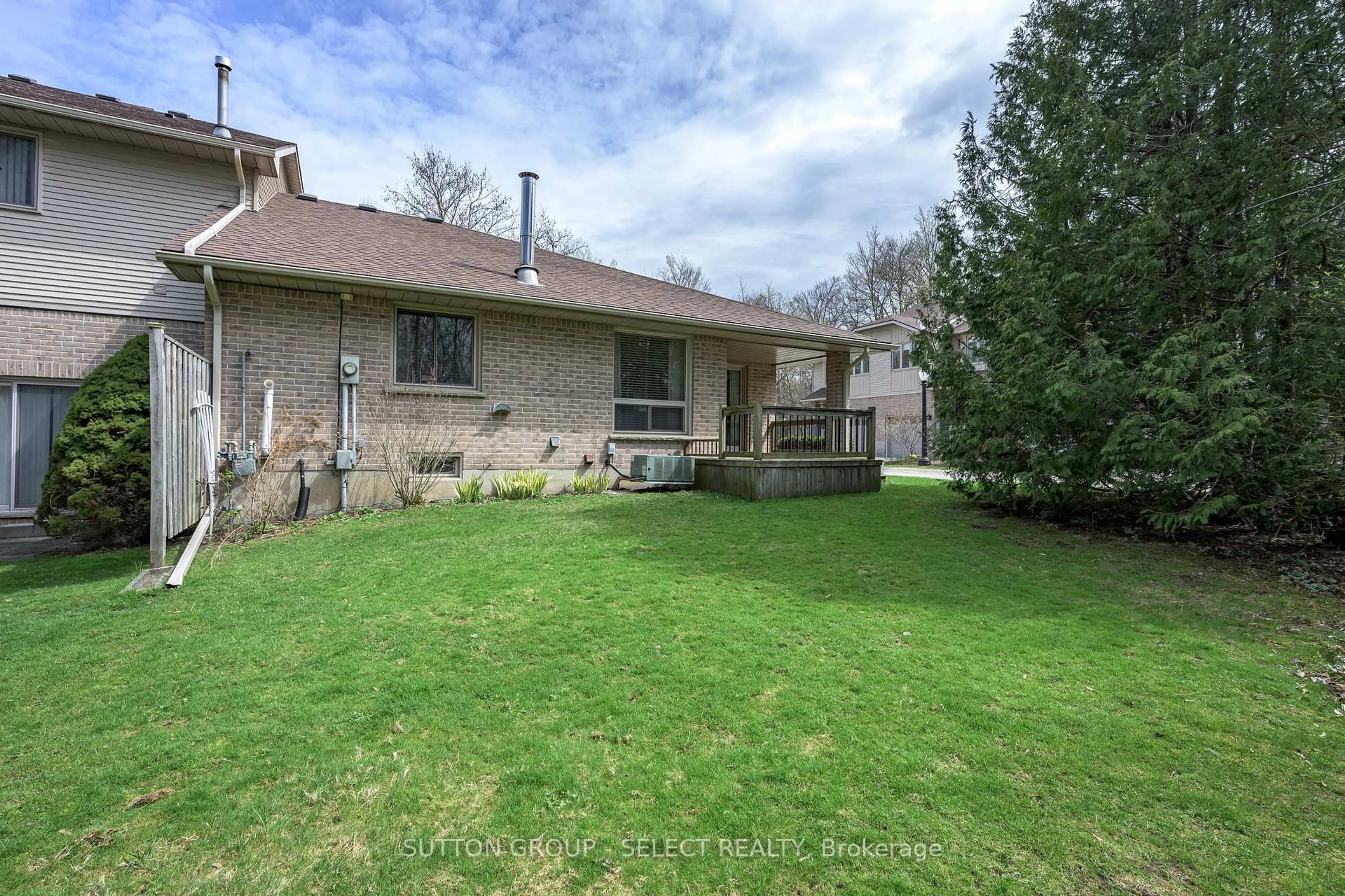 A pic from outside/outdoor area/front of a property/back of a property/a pic from drone, unknown for 70 Glenroy Rd #19, London South Ontario N5Z 4W9