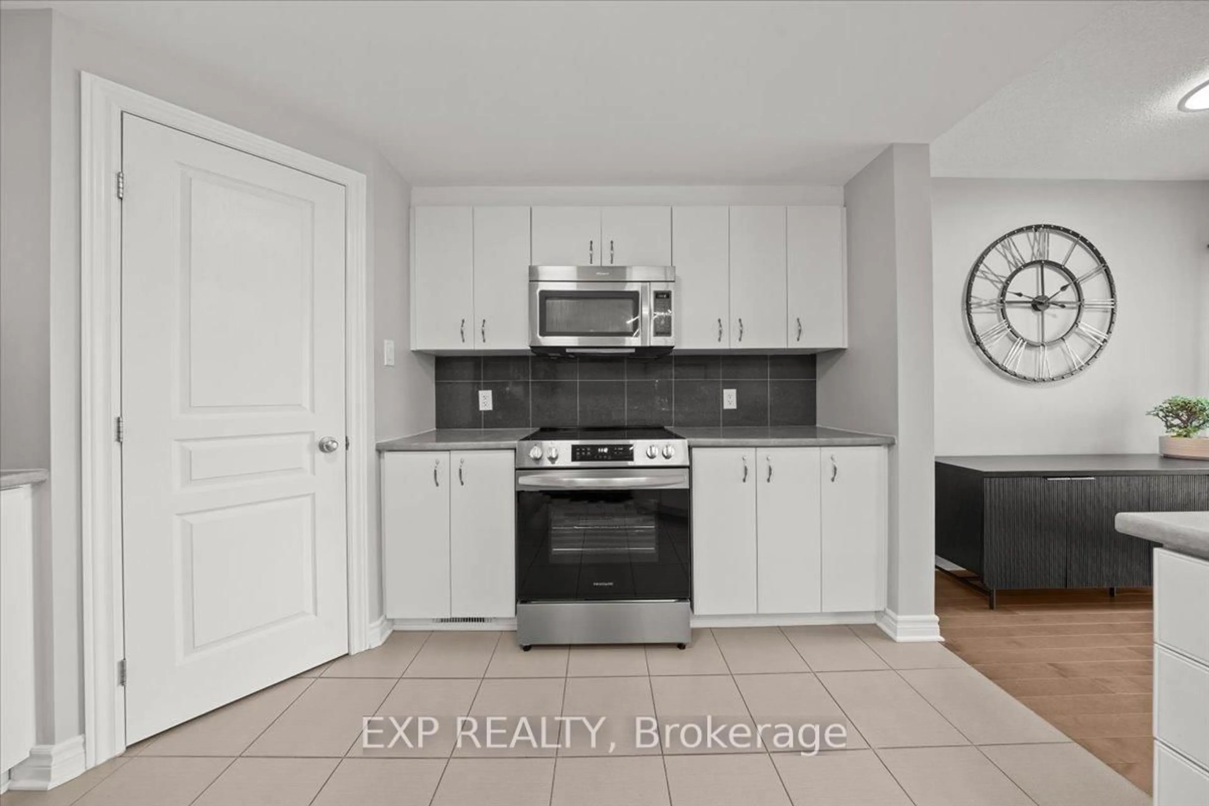 Standard kitchen, ceramic/tile floor for 478 Barrick Hill Rd, Ottawa Ontario K2M 0H8