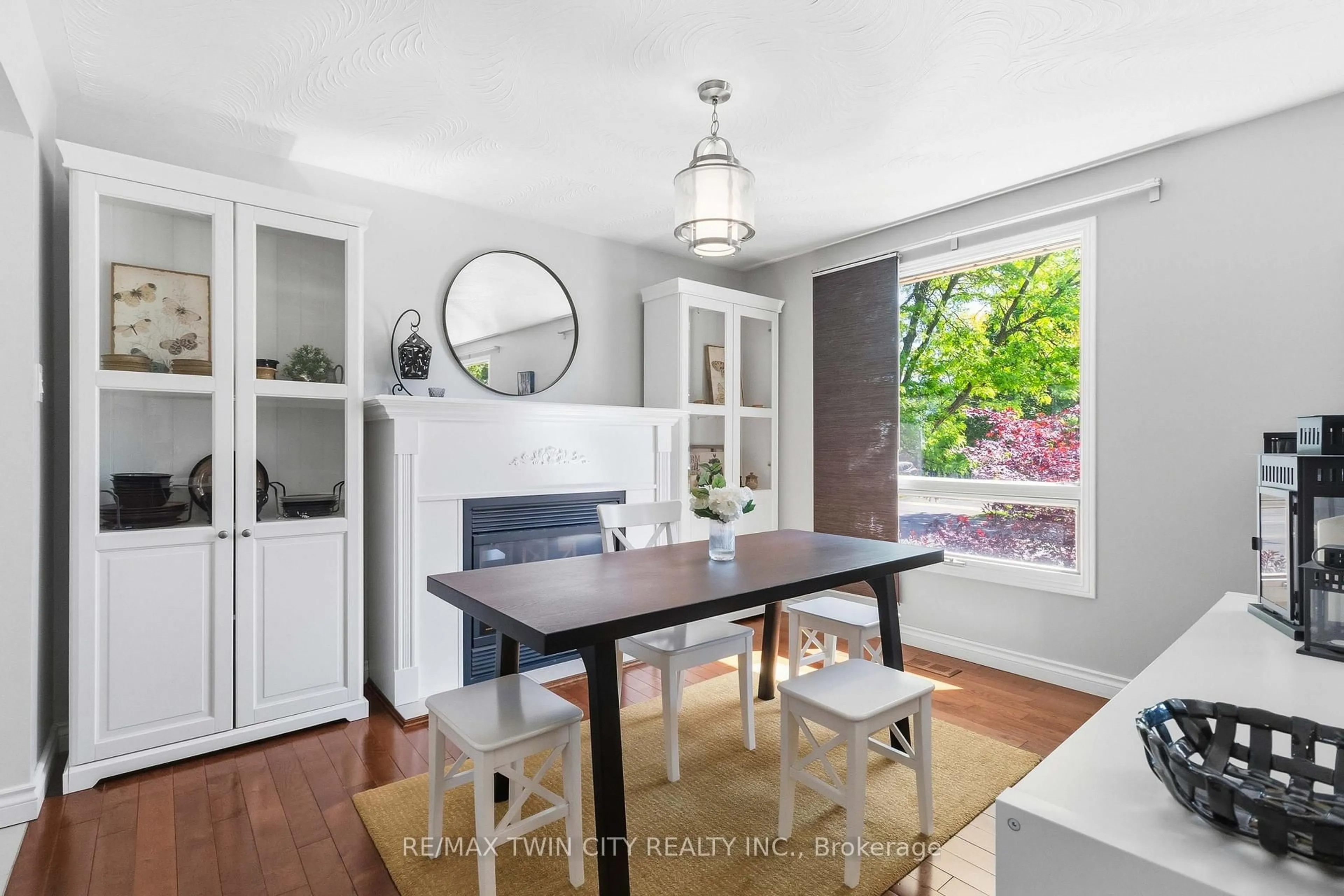 Dining room, wood/laminate floor for 352 Brantwood Park Rd, Brantford Ontario N3P 1L2