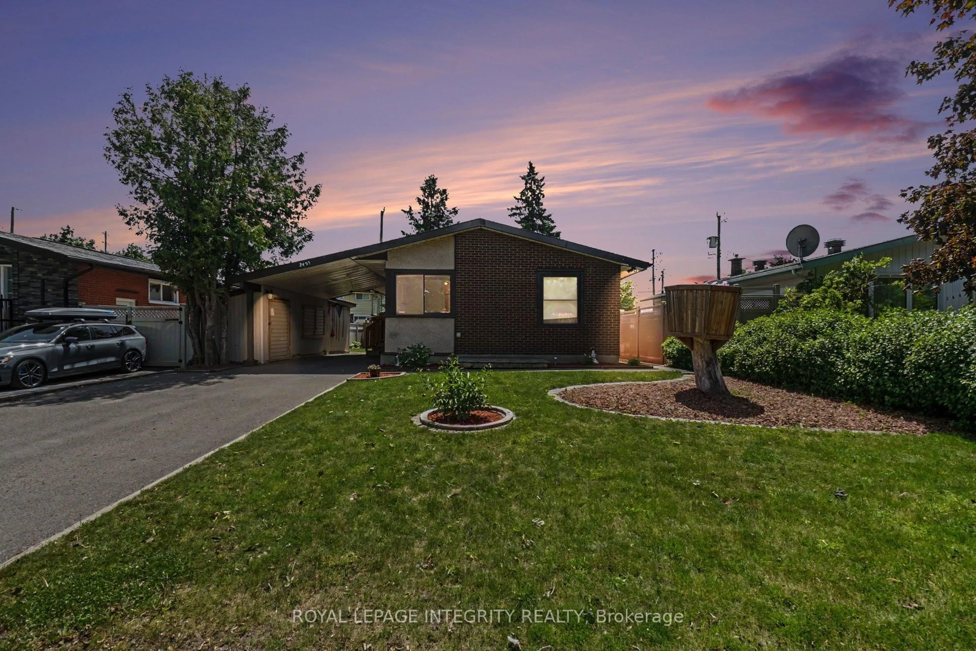 Unknown for 2450 Magnus Ave, Ottawa Ontario K1G 1J8