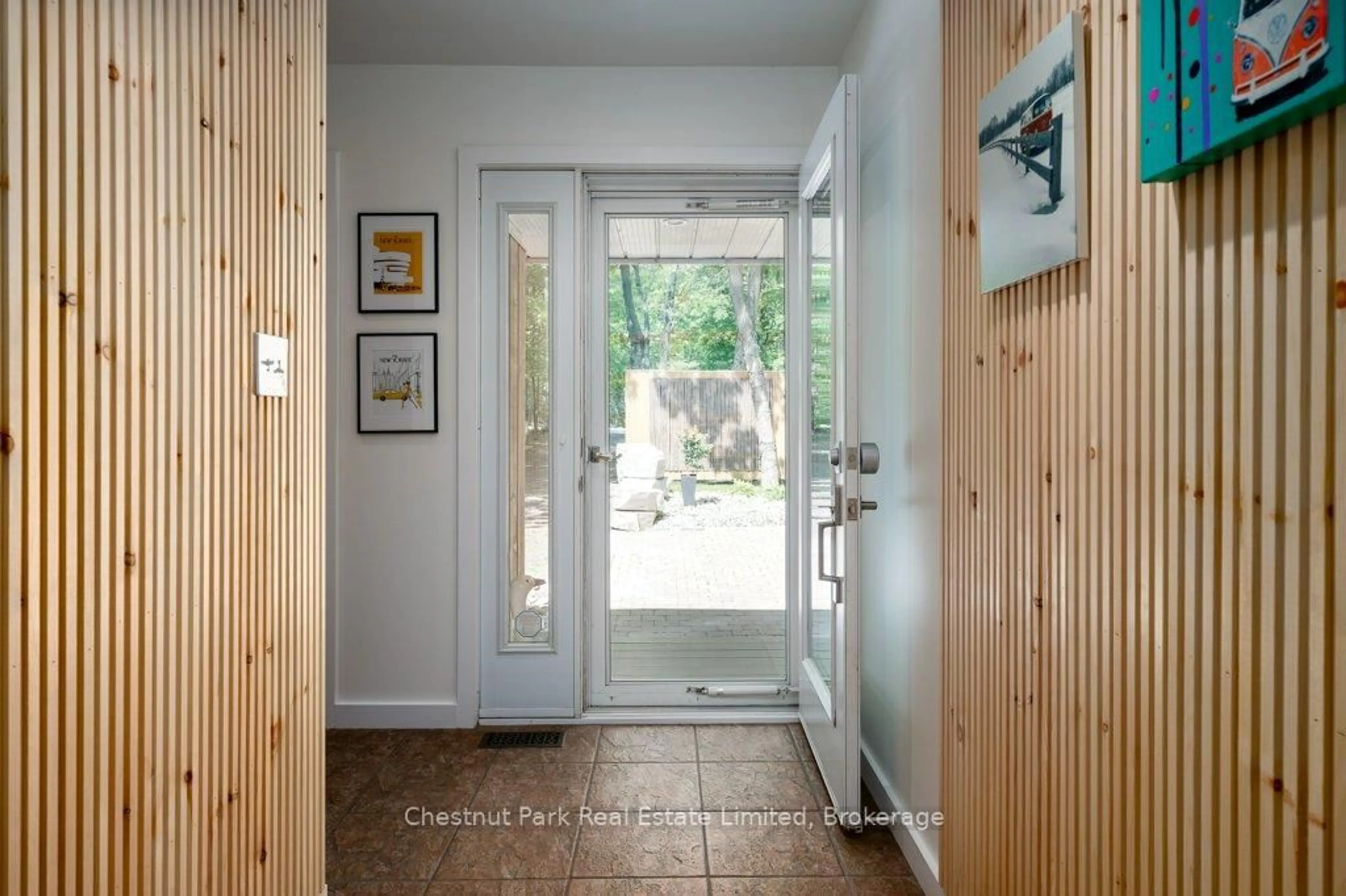 Indoor entryway for 347 Prinyers Cove Cres, Prince Edward County Ontario K0K 2T0