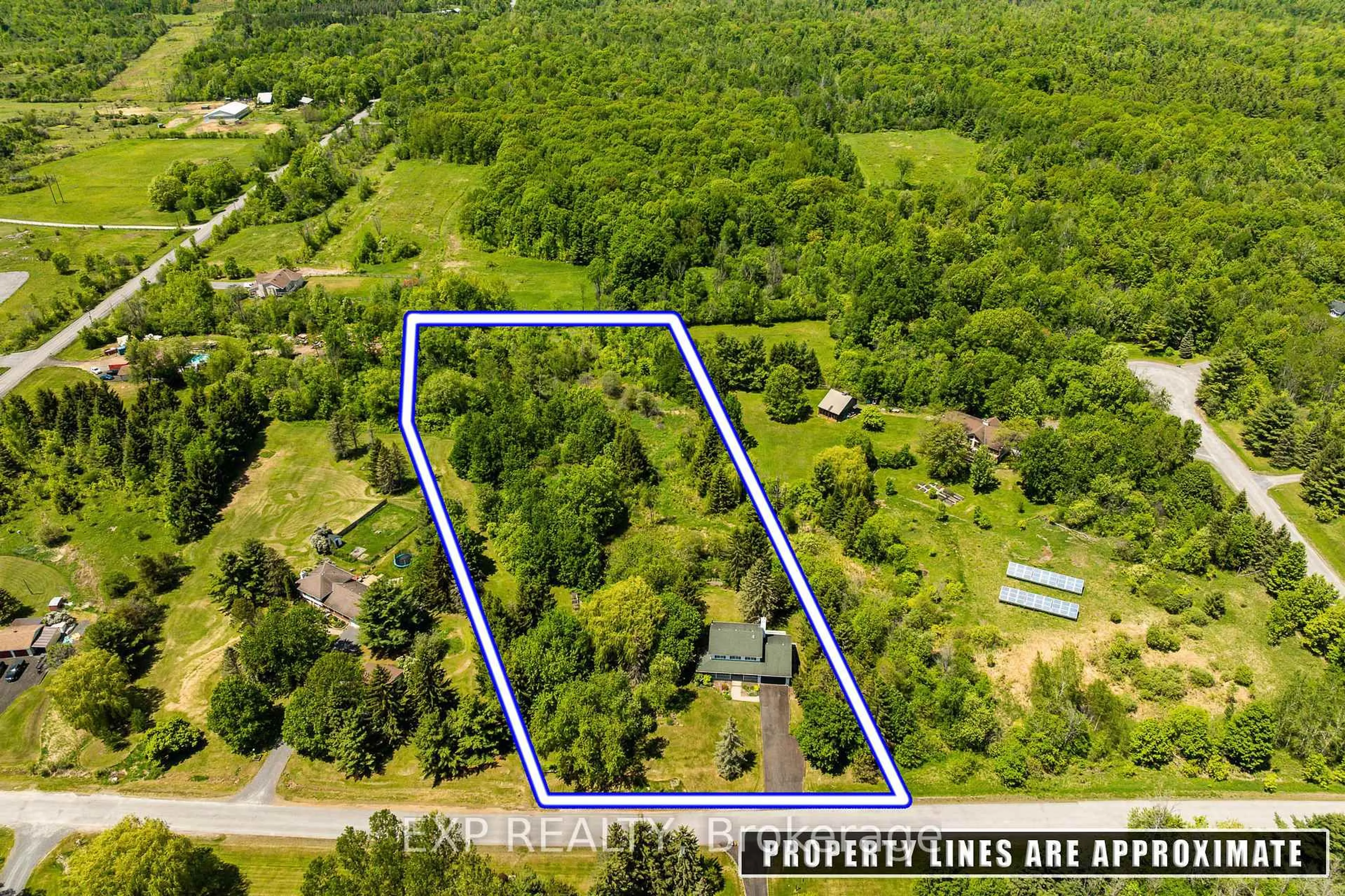 A pic from outside/outdoor area/front of a property/back of a property/a pic from drone, unknown for 105 Kilkenny Dr, Ottawa Ontario K0A 1T0