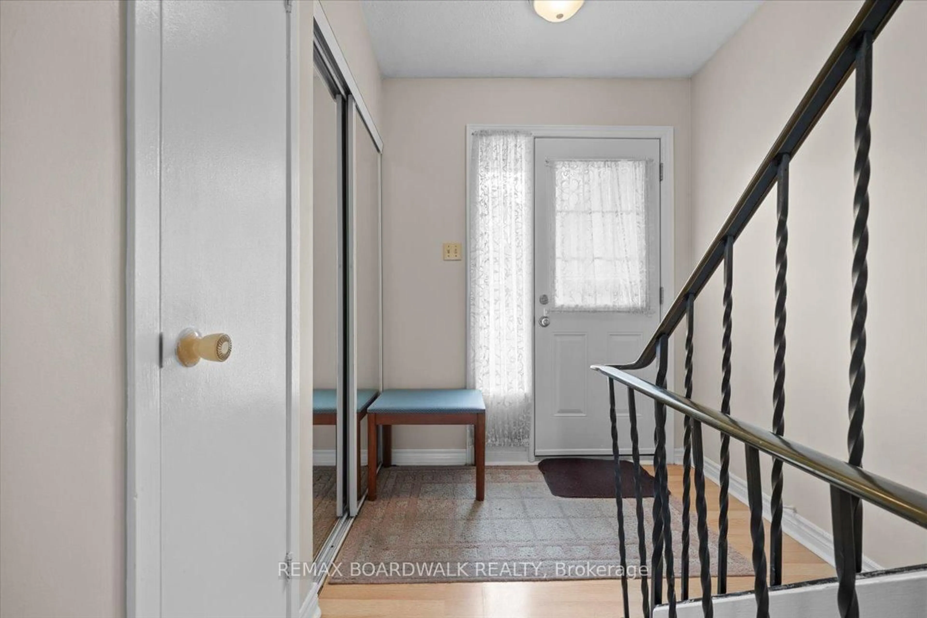 Indoor entryway for 1828 Axminster Crt #48, Ottawa Ontario K1C 1Z4