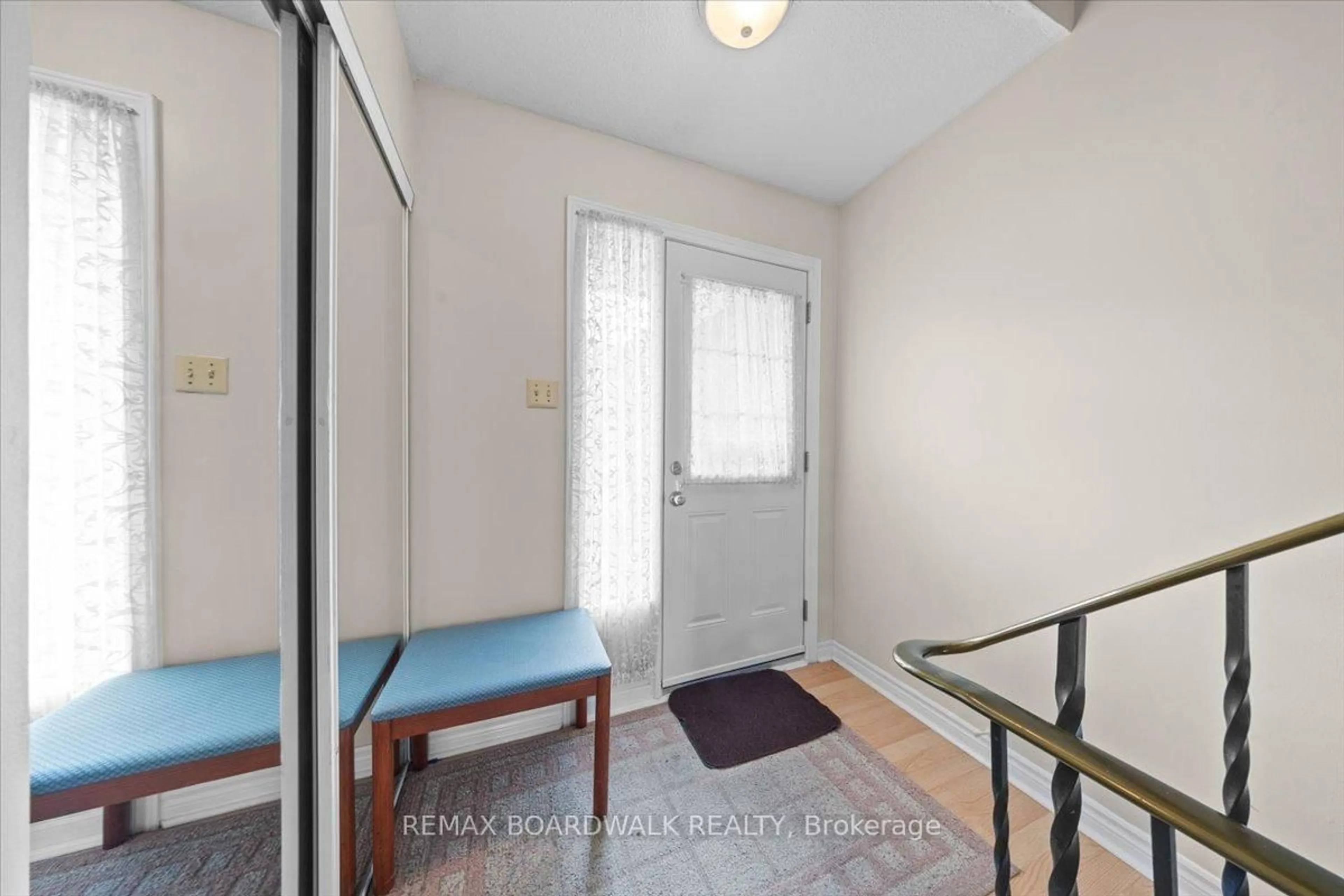 Indoor entryway for 1828 Axminster Crt #48, Ottawa Ontario K1C 1Z4