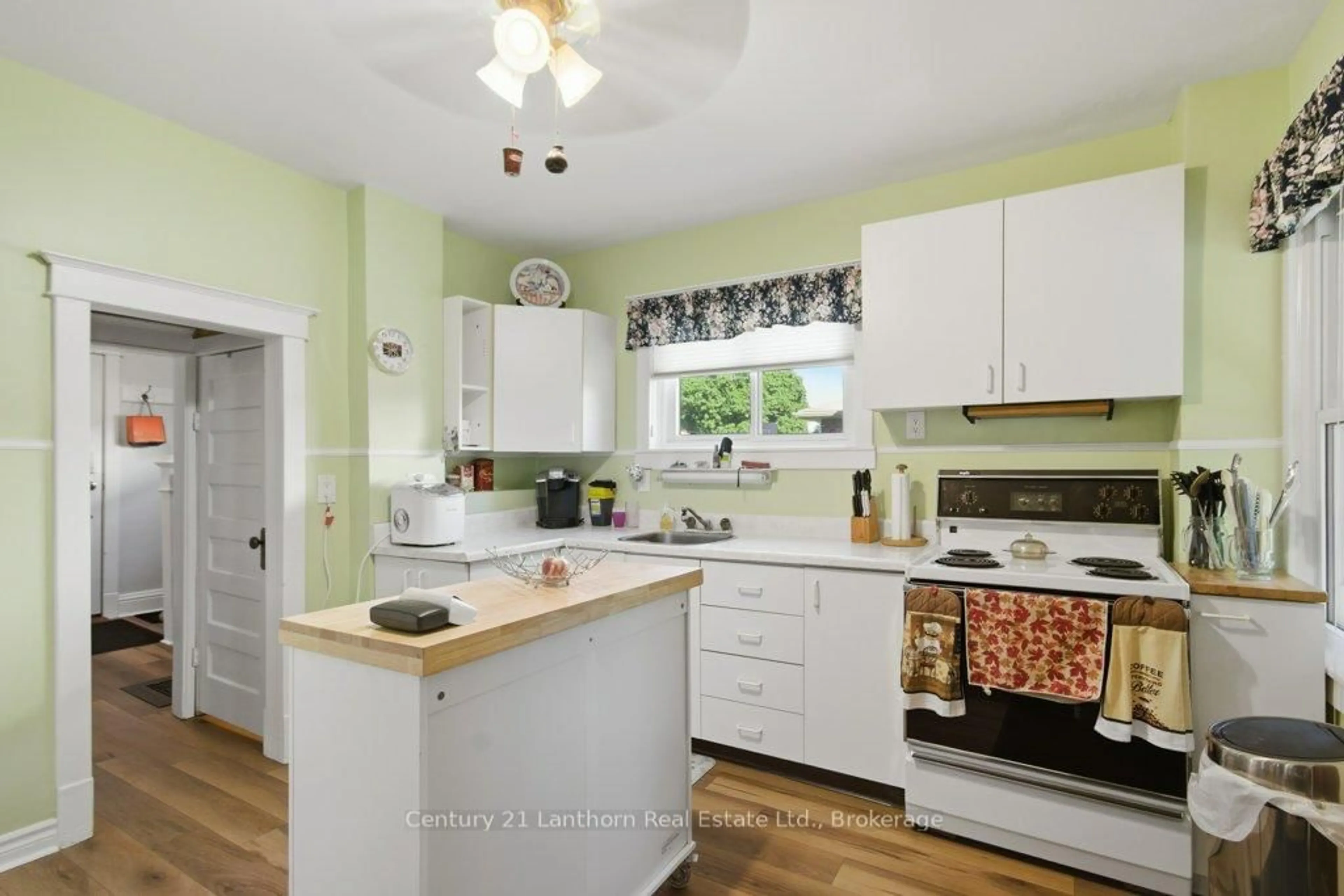 Standard kitchen, unknown for 7 Purdy St, Belleville Ontario K8P 1Y8