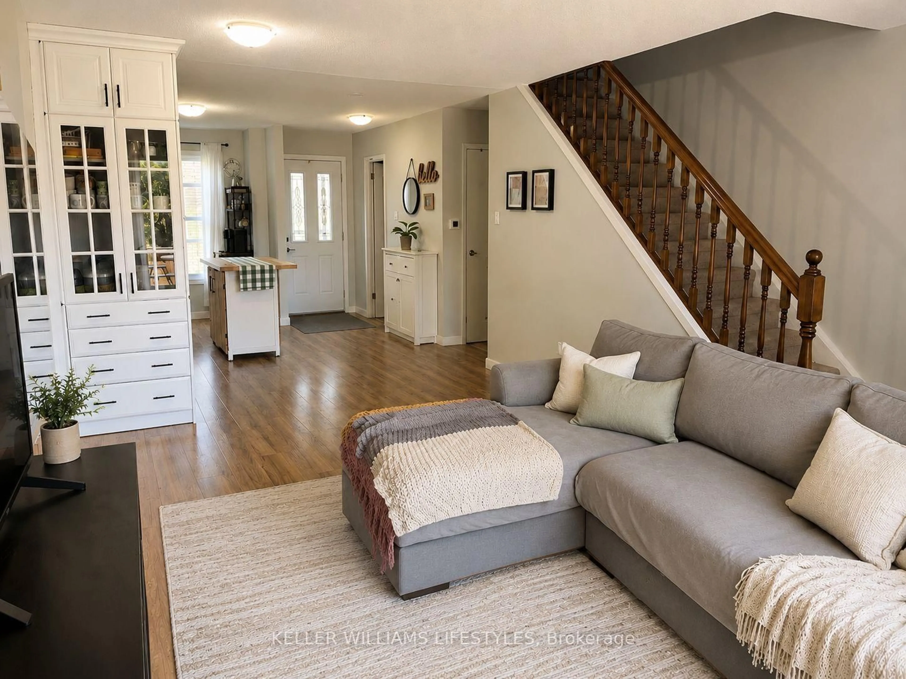 Living room with furniture, unknown for 664 Wonderland Rd, London South Ontario N6K 1L8