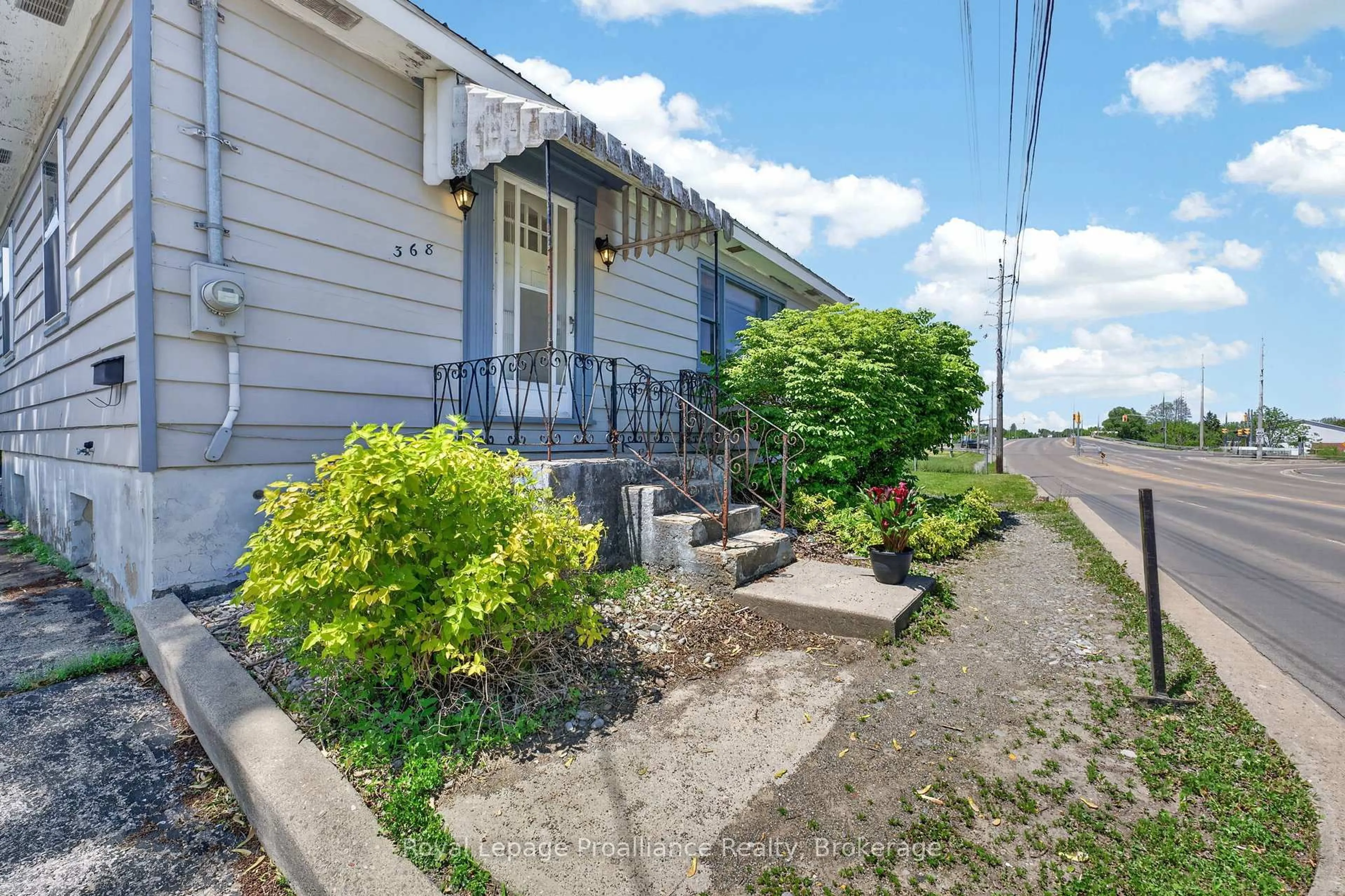 Patio, street for 368 Sidney St, Belleville Ontario K8P 3Z6
