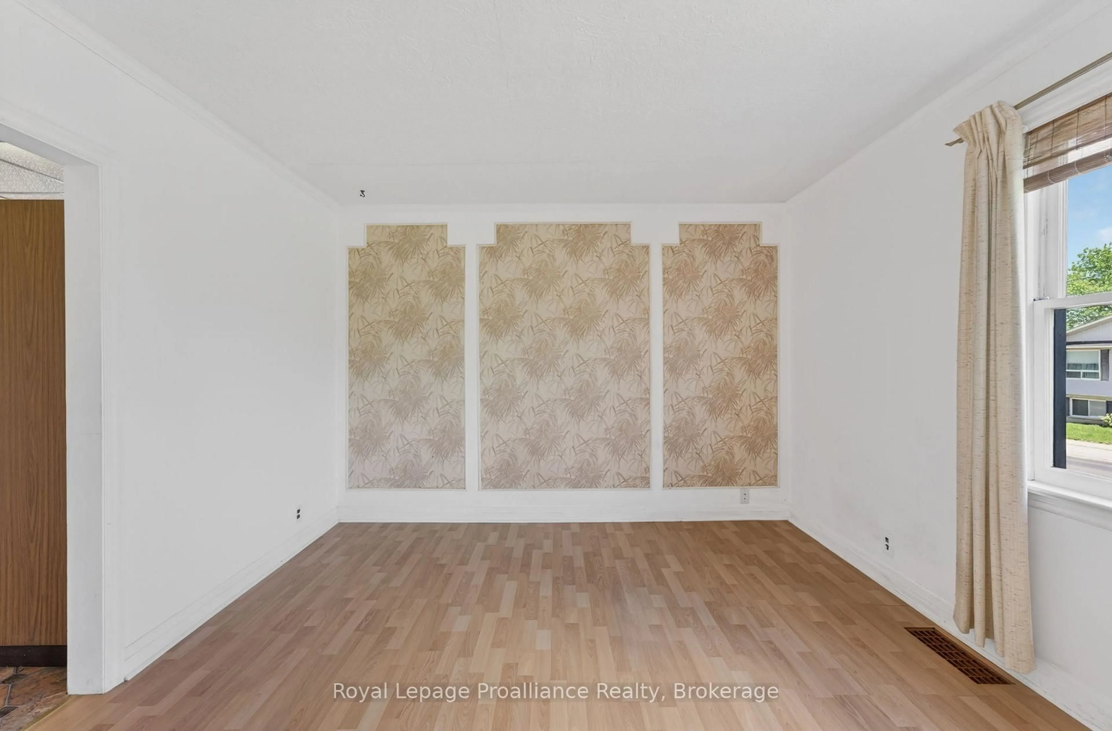 A pic of a room for 368 Sidney St, Belleville Ontario K8P 3Z6