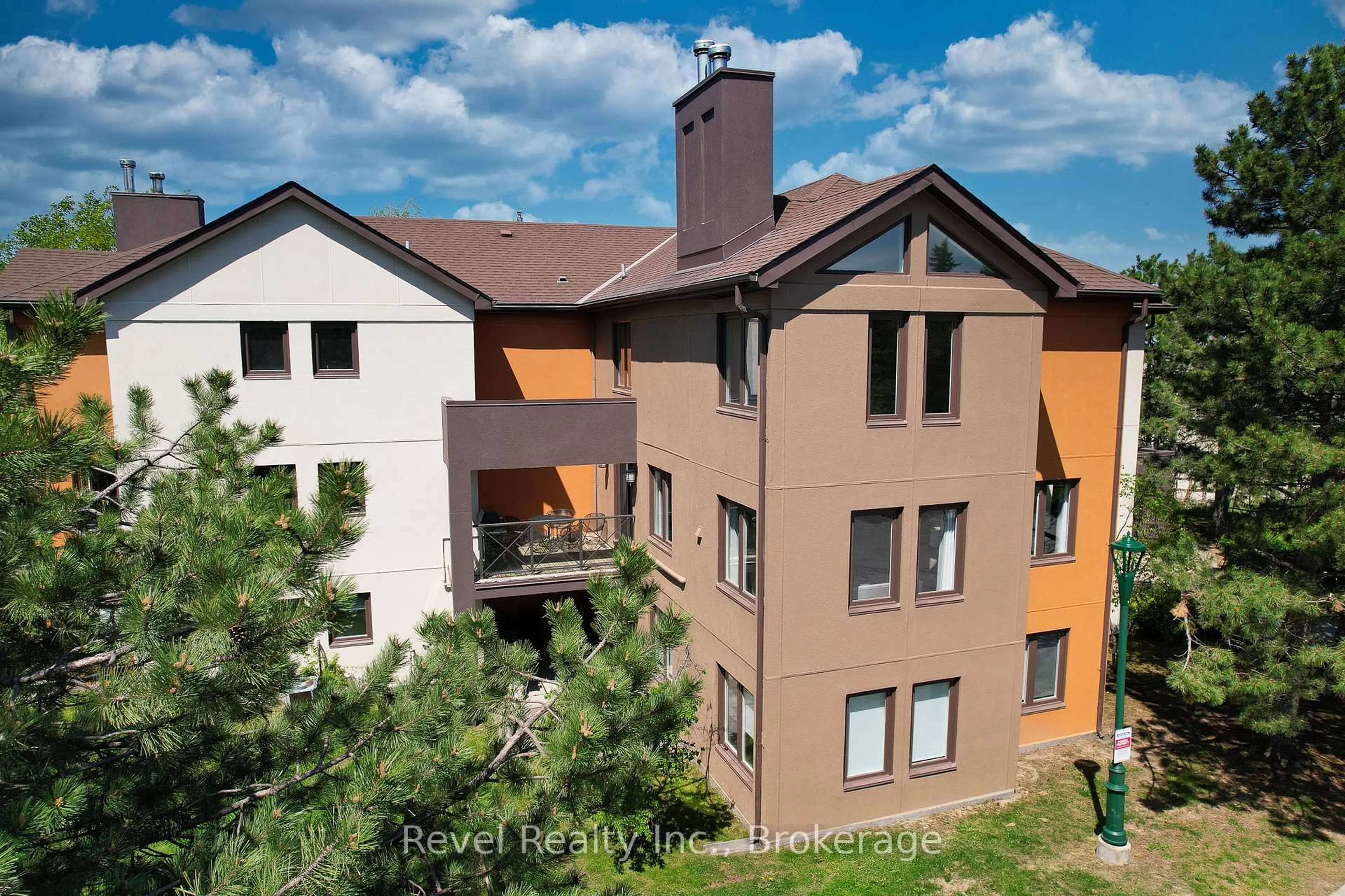 A pic from outside/outdoor area/front of a property/back of a property/a pic from drone, unknown for 169 Jozo Weider Blvd #224, Blue Mountains Ontario L9Y 0P7