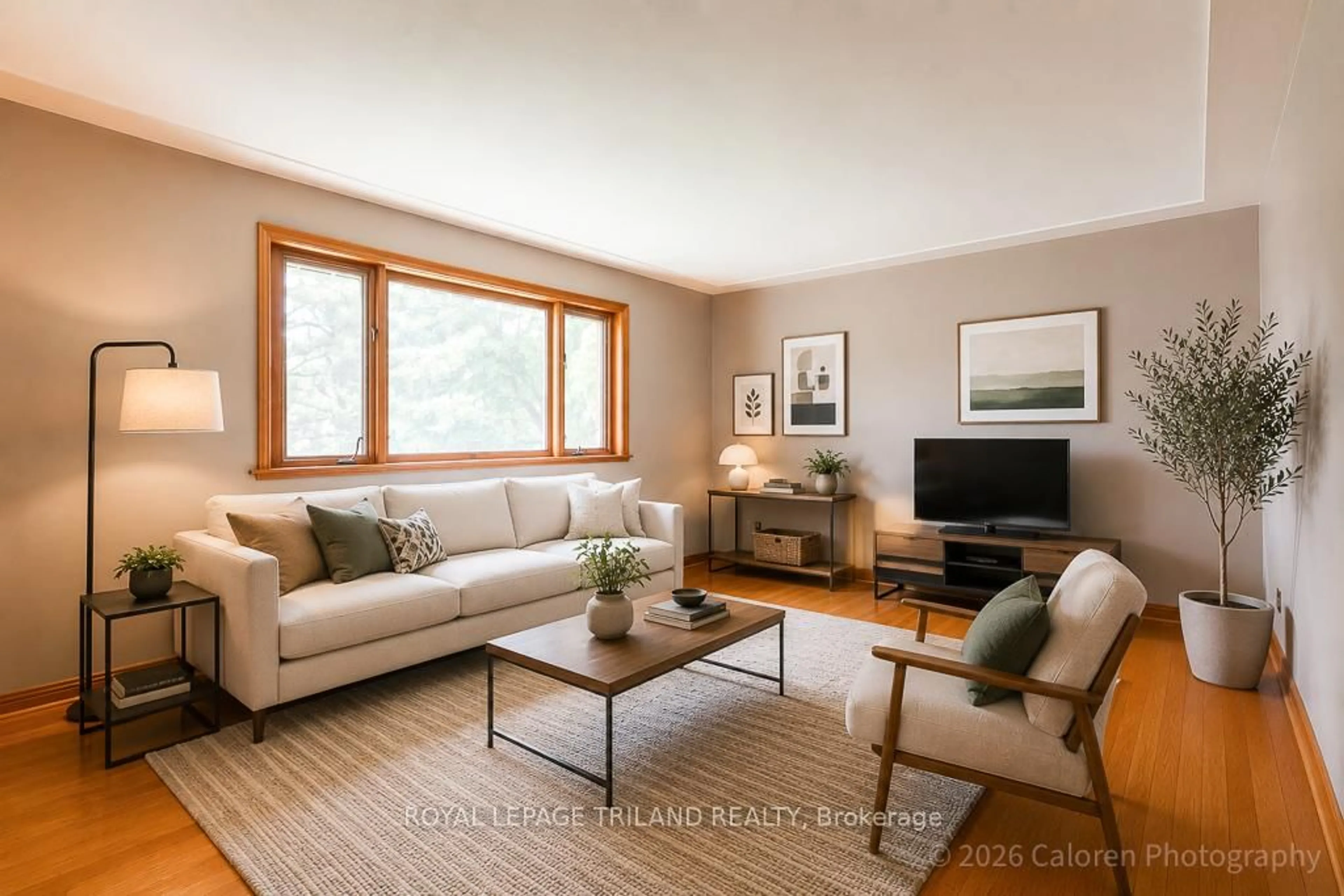 Living room with furniture, wood/laminate floor for 227 Ellsworth Ave, London East Ontario N5W 1J8