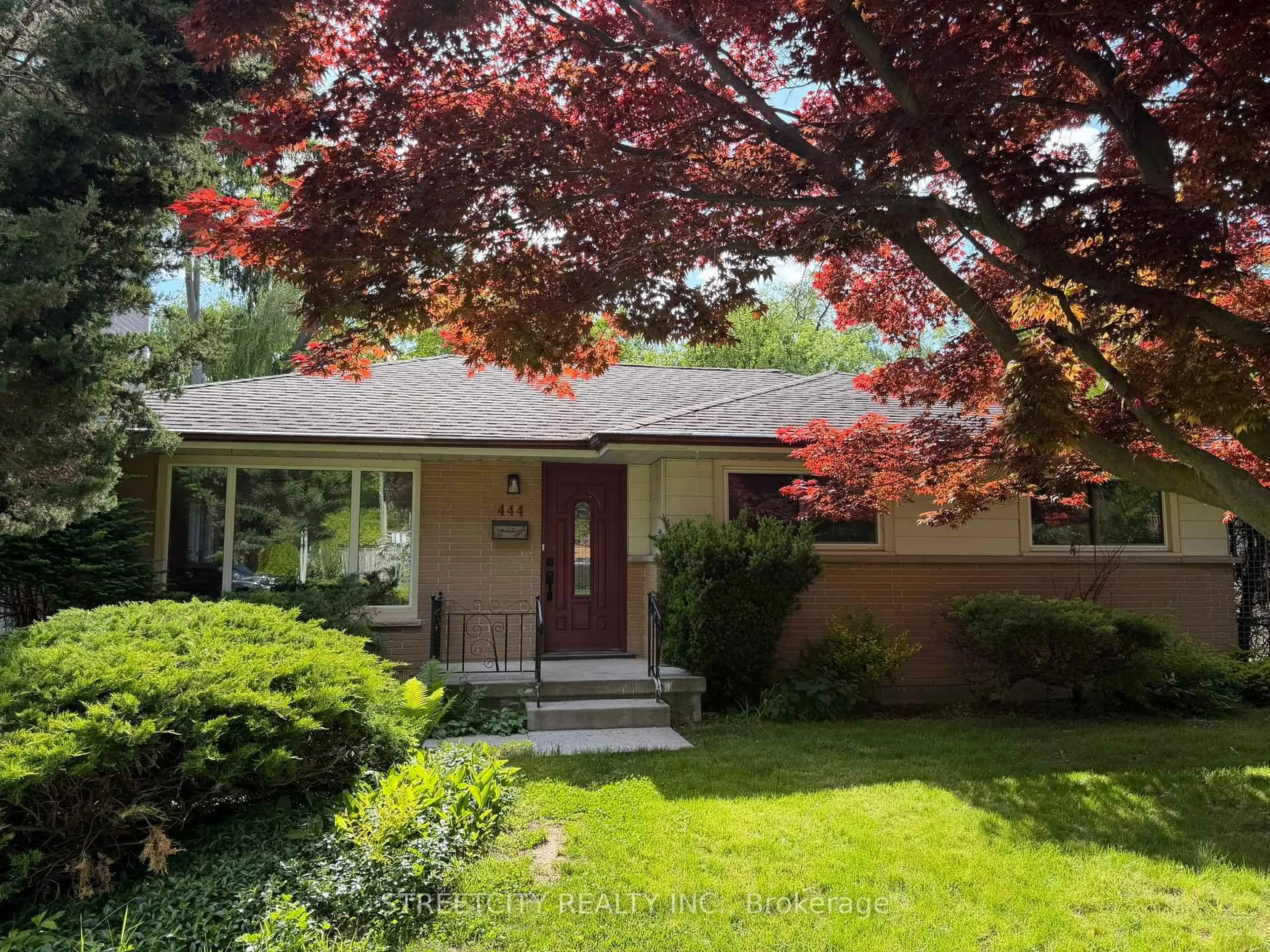 Home with vinyl exterior material, street for 444 SCENIC Dr, London South Ontario N5Z 3A8