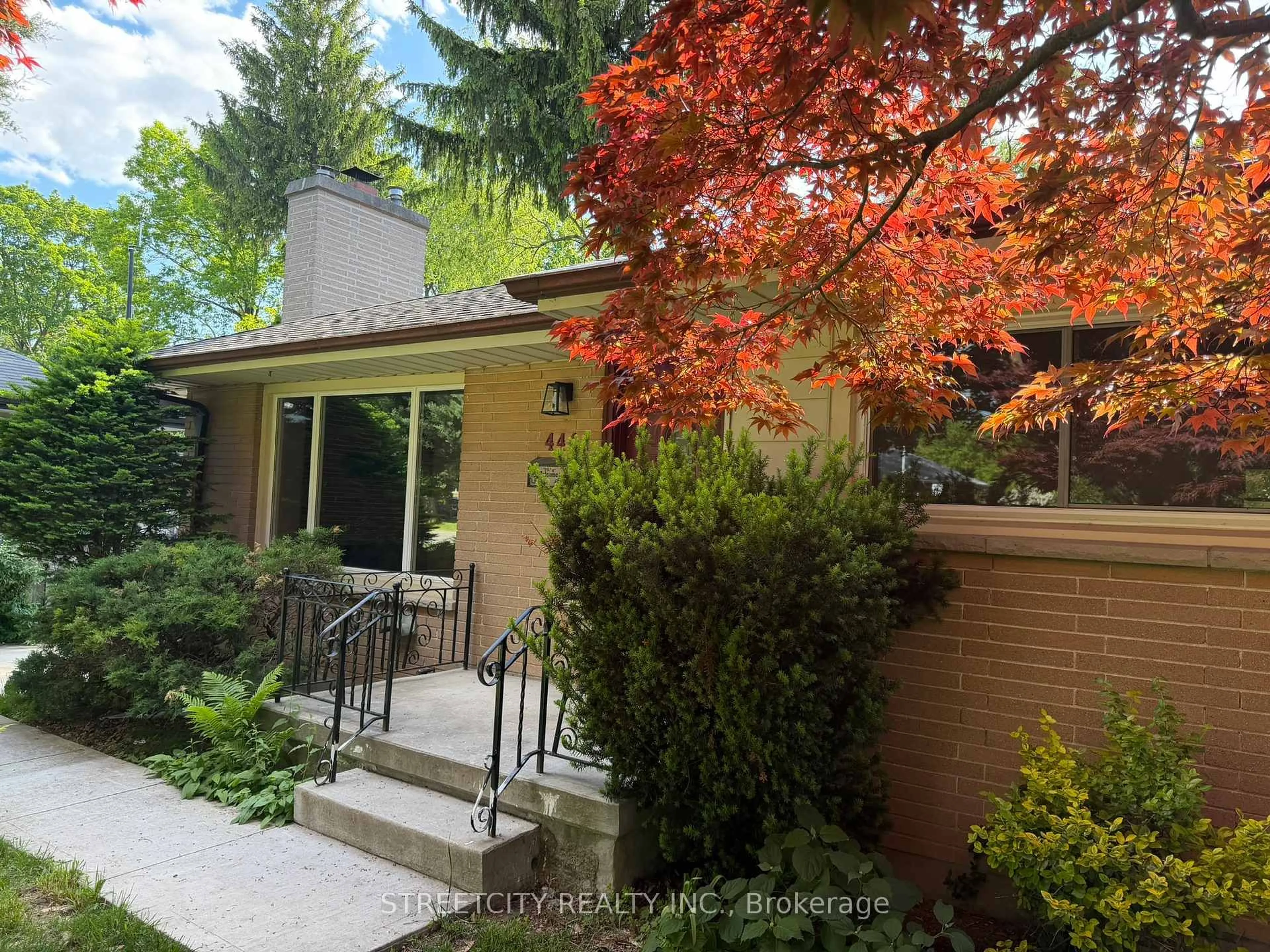 Unknown for 444 SCENIC Dr, London South Ontario N5Z 3A8