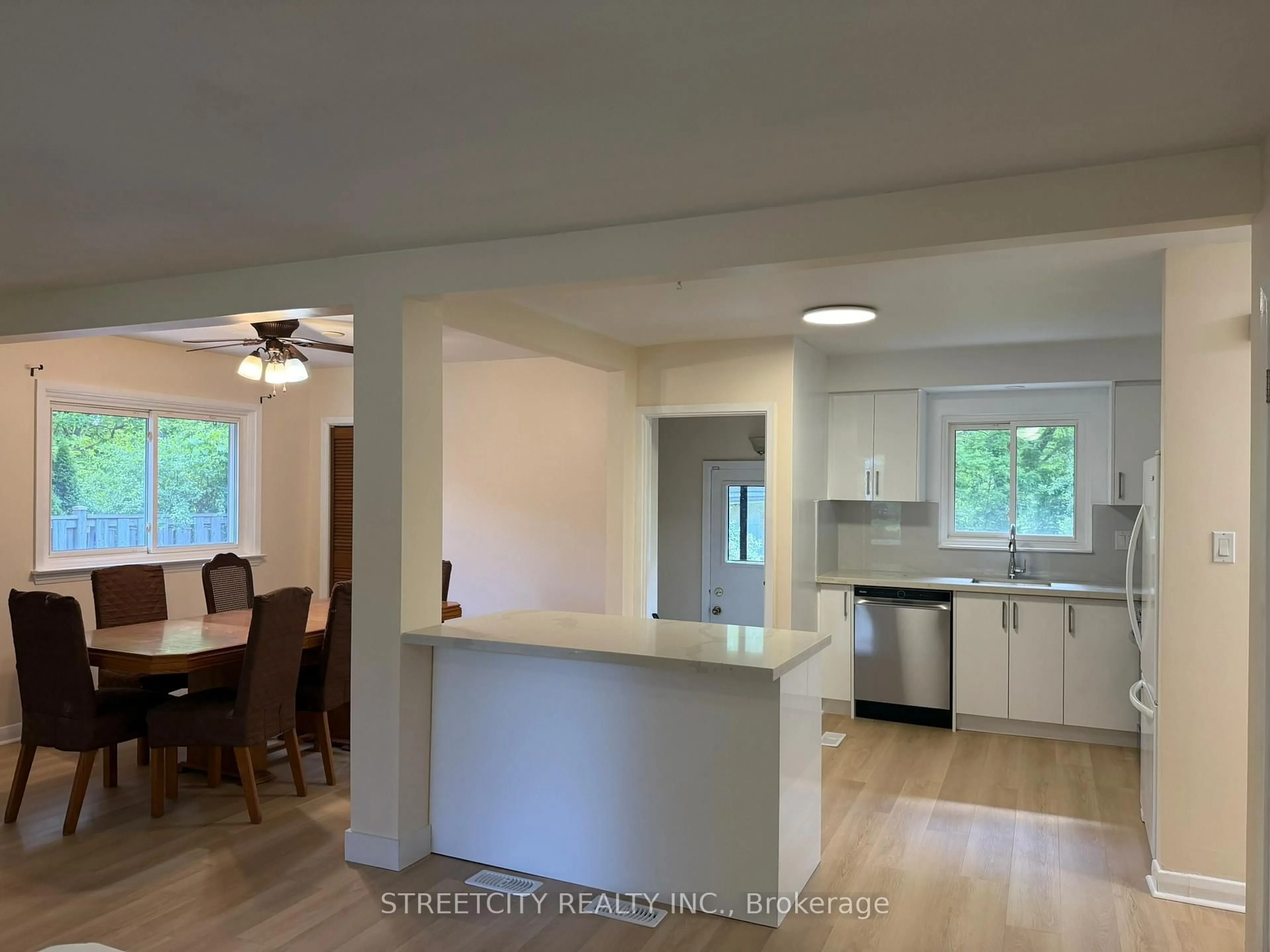 Open concept kitchen, unknown for 444 SCENIC Dr, London South Ontario N5Z 3A8