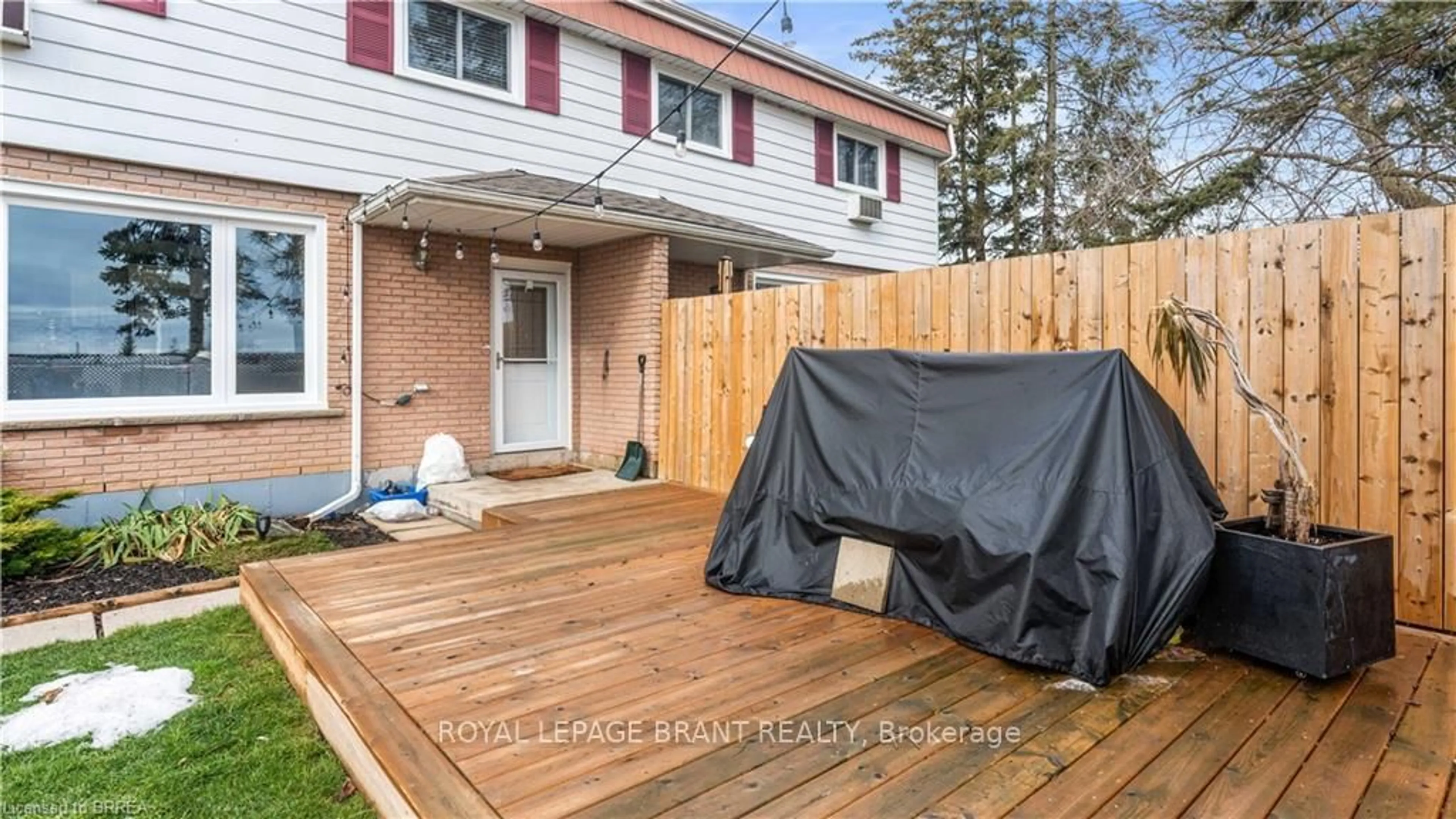 Patio, street for 52 Ewing Dr #C, Brantford Ontario N3R 5H8