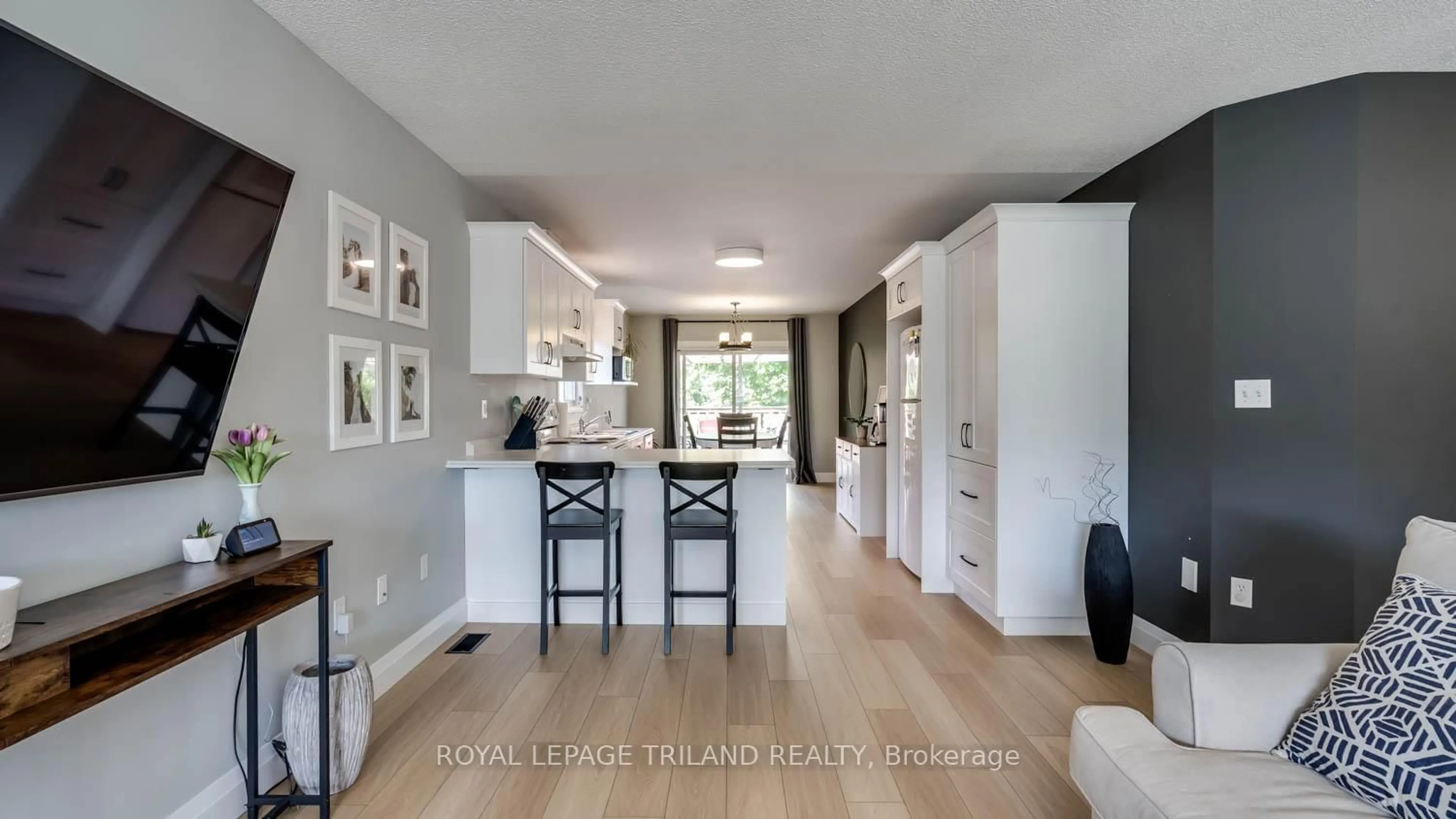 Open concept kitchen, unknown for 271 Mogg St, Strathroy-Caradoc Ontario N7G 3X4