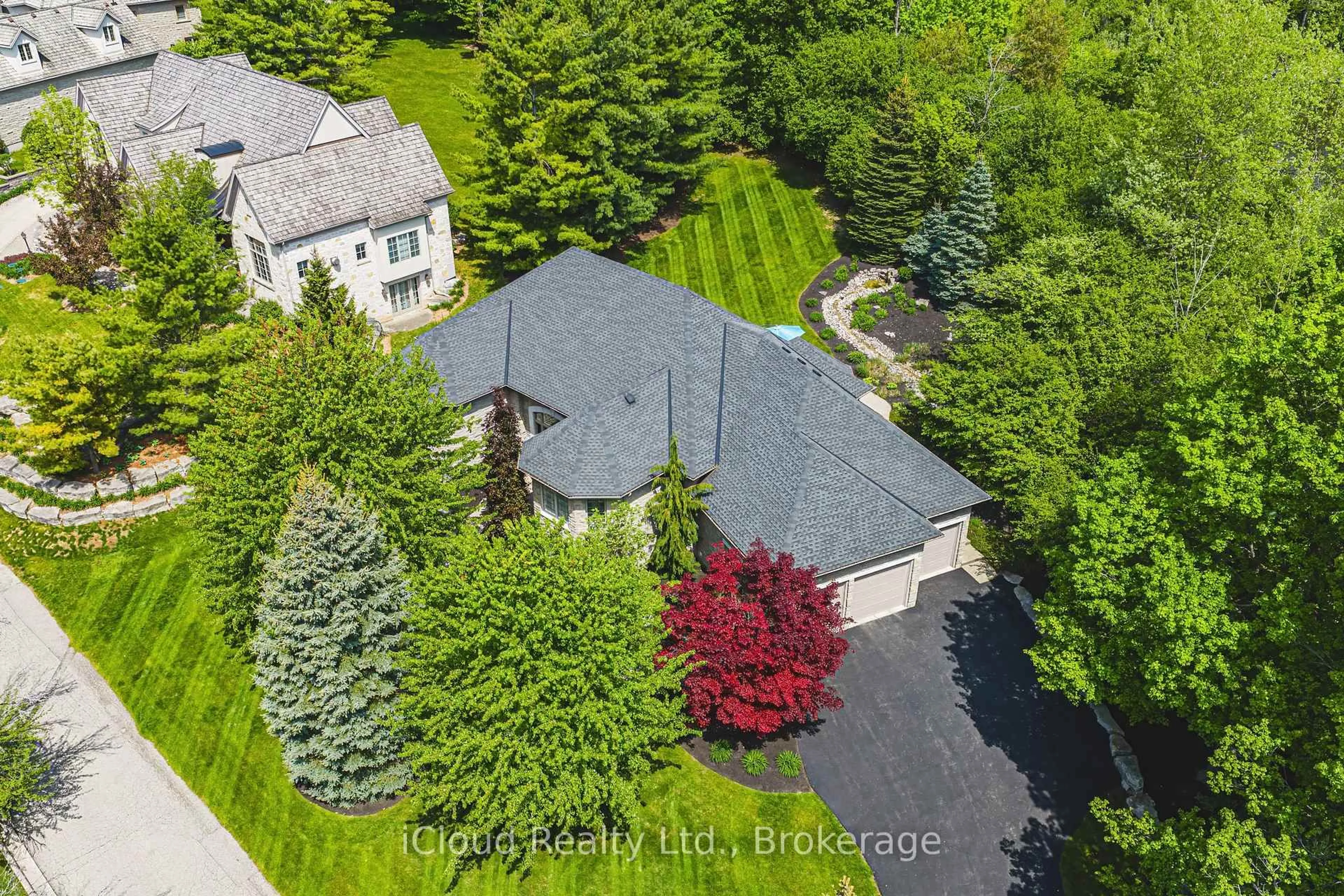 A pic from outside/outdoor area/front of a property/back of a property/a pic from drone, street for 845 Hidden Valley Rd, Kitchener Ontario N2C 2S4