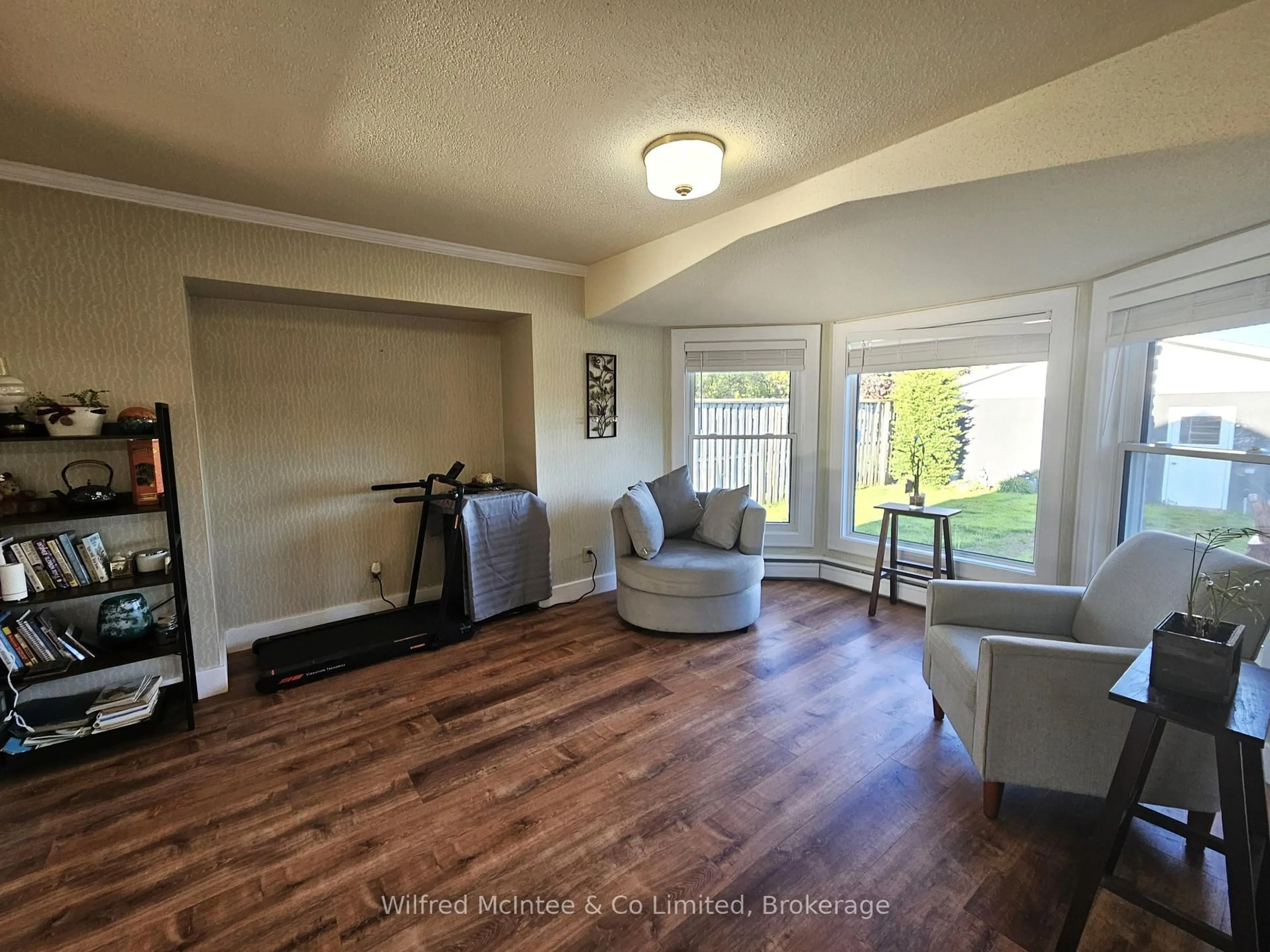 Living room with furniture, unknown for 958 6TH Ave, Owen Sound Ontario N5K 5G4