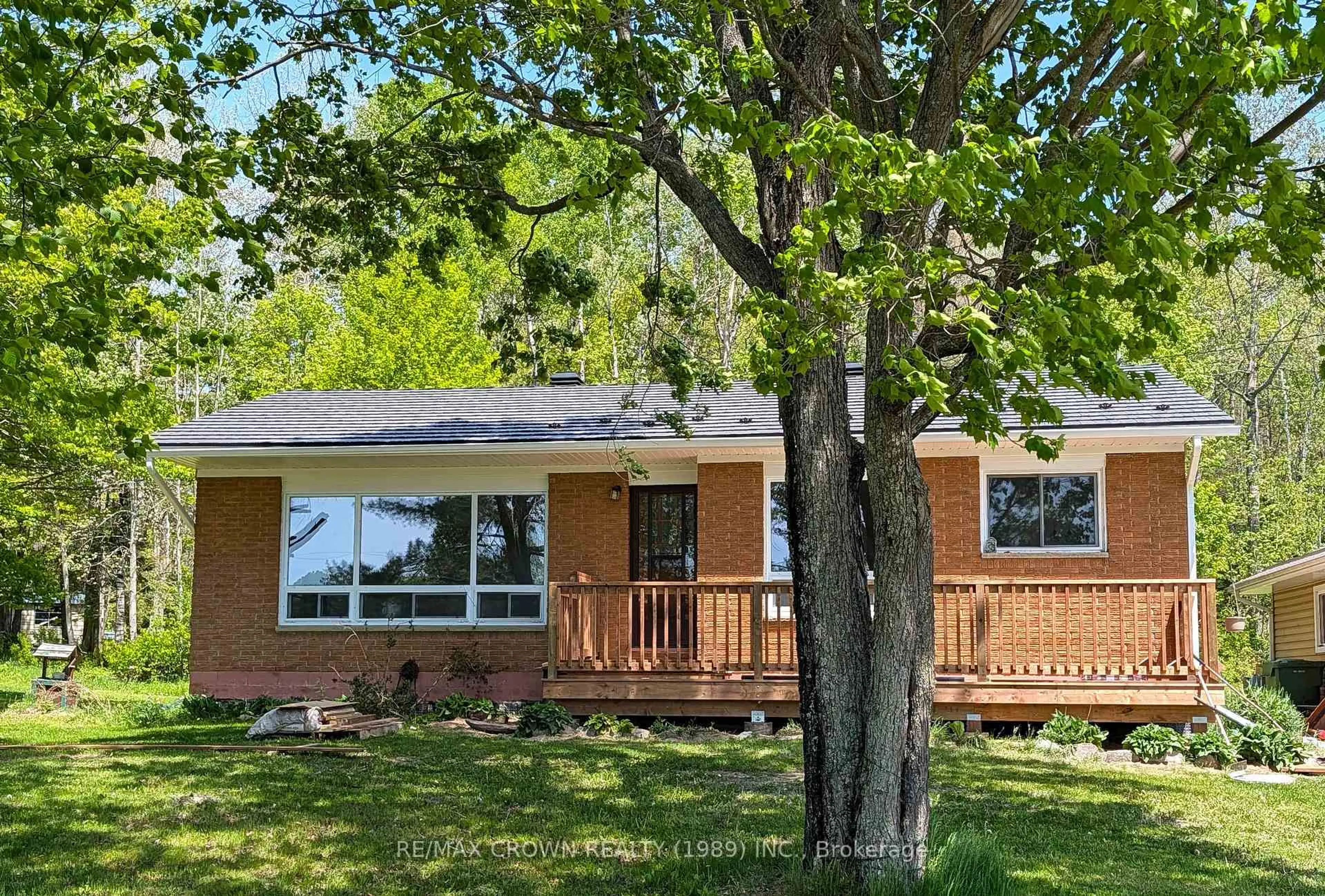 Home with vinyl exterior material, street for 926 Corbeil Rd, East Ferris Ontario P0H 1K0