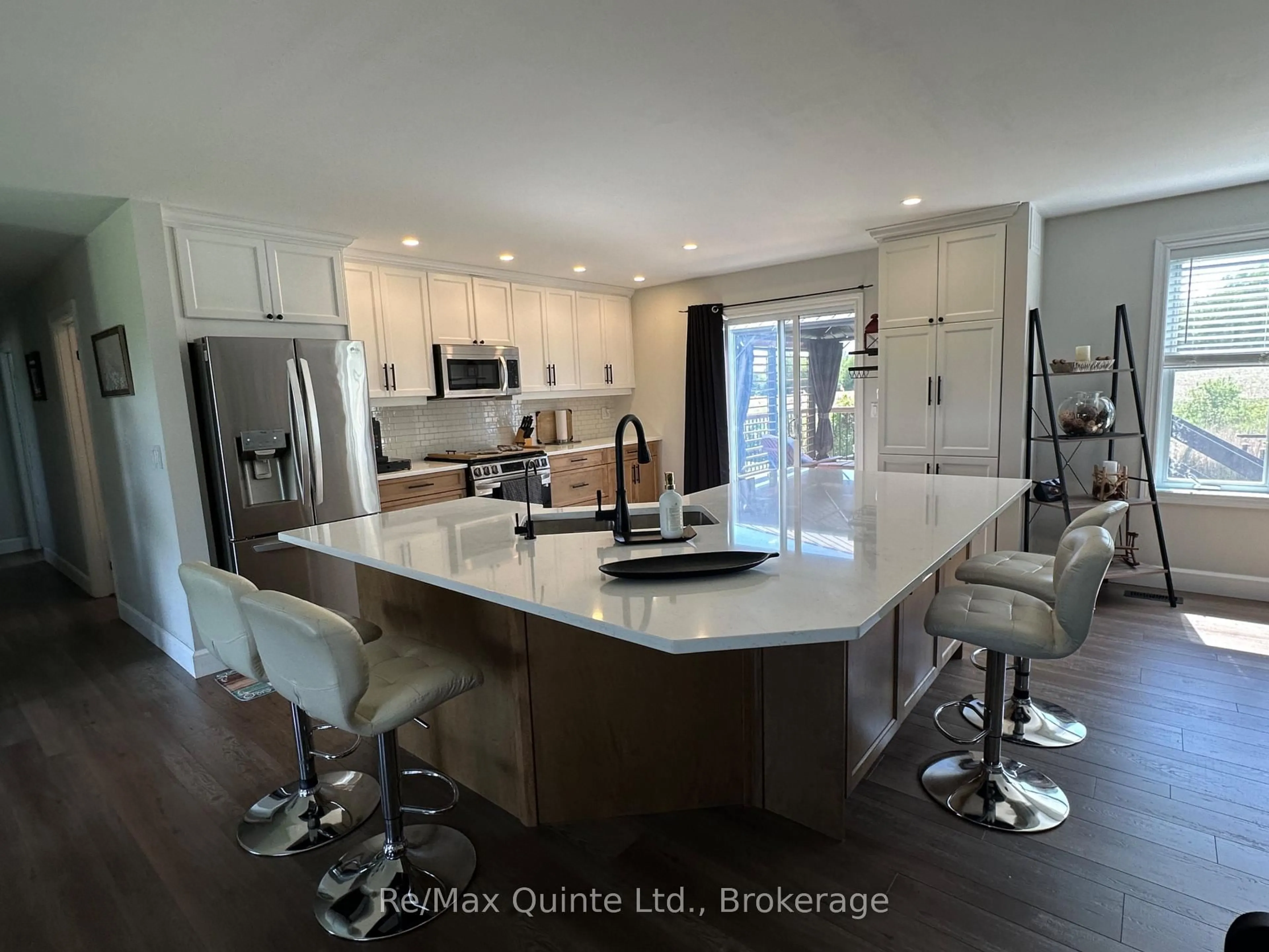 Open concept kitchen, unknown for 566 Huff Rd, Brighton Ontario K0K 1H0
