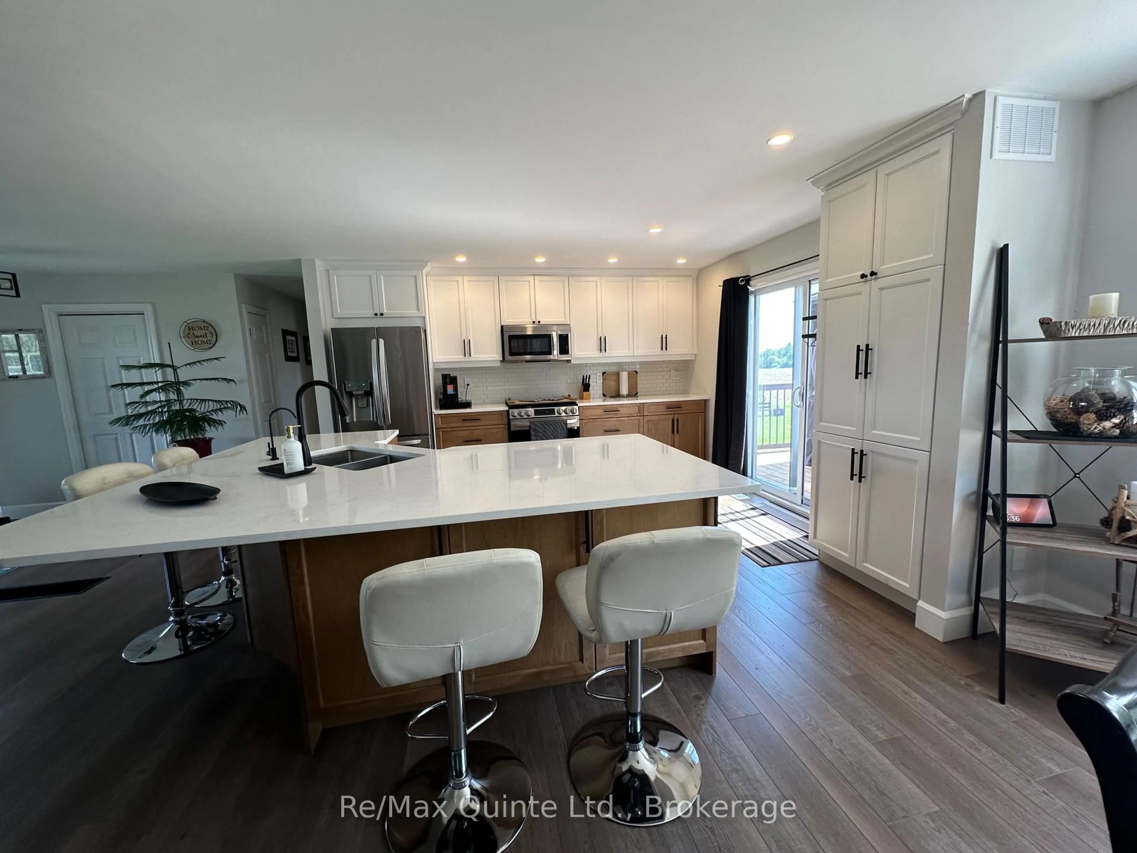Open concept kitchen, unknown for 566 Huff Rd, Brighton Ontario K0K 1H0