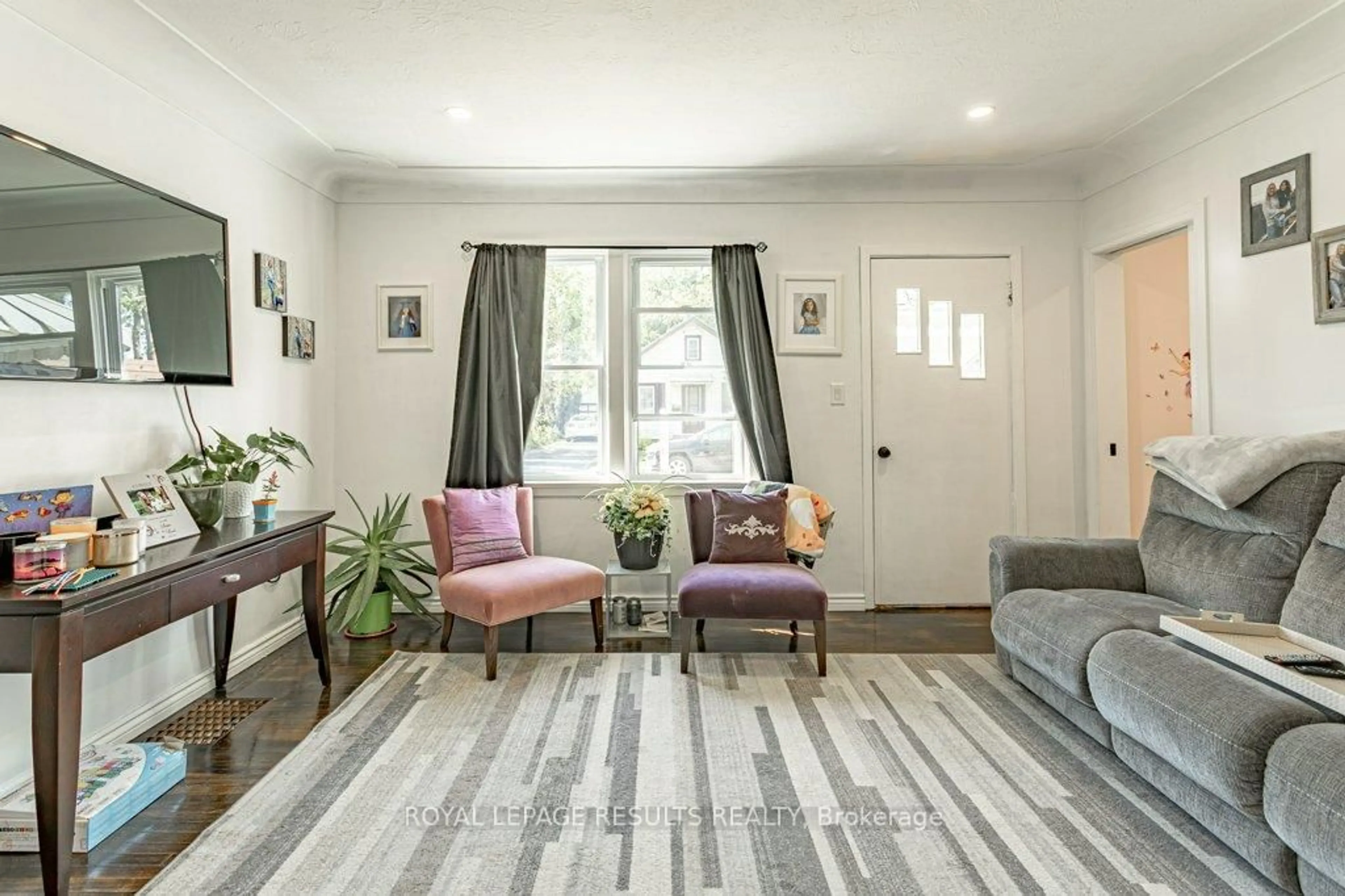 Living room with furniture, unknown for 14 Rodgers St, Tillsonburg Ontario N4G 1G2