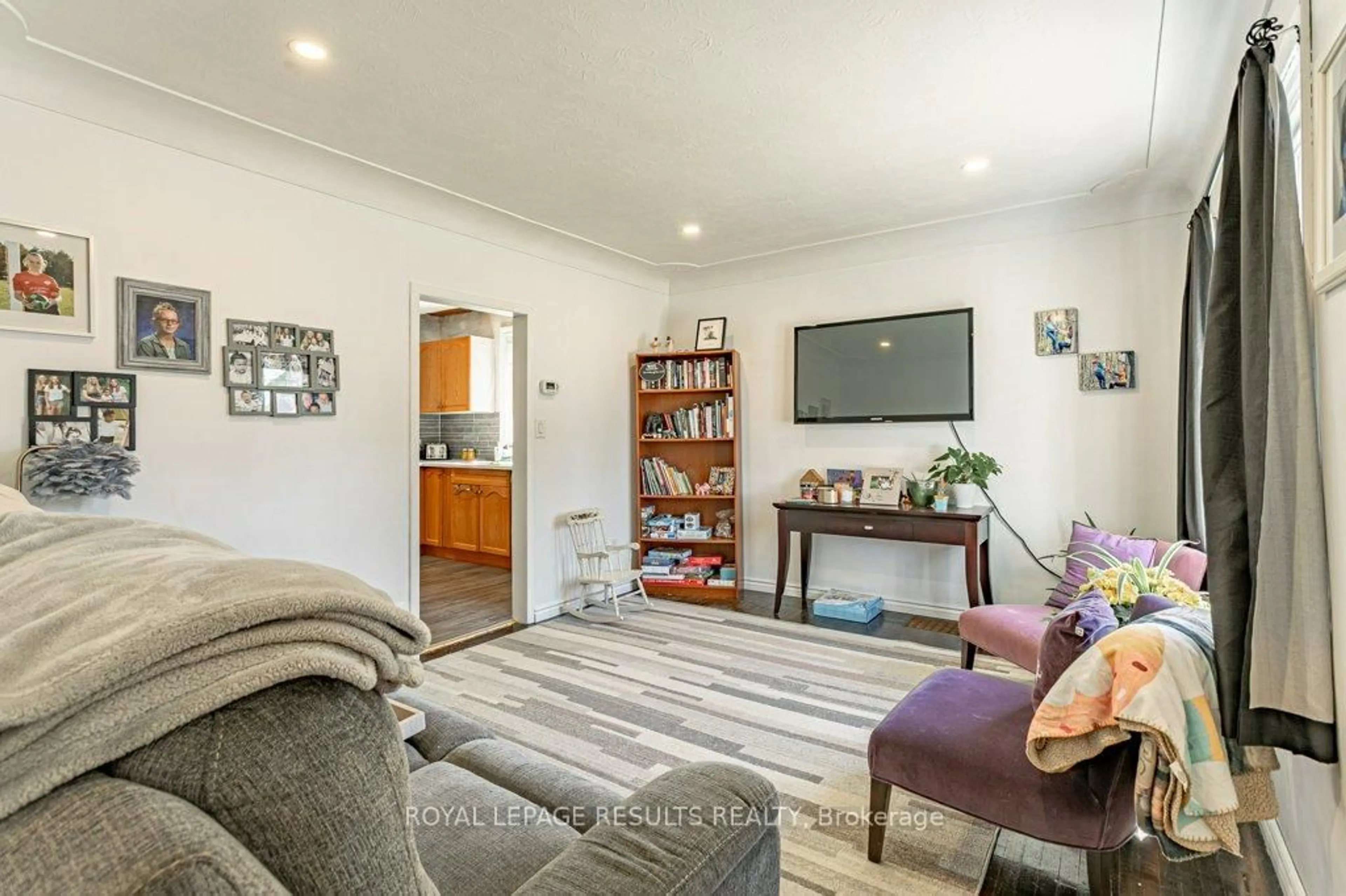 Living room with furniture, unknown for 14 Rodgers St, Tillsonburg Ontario N4G 1G2