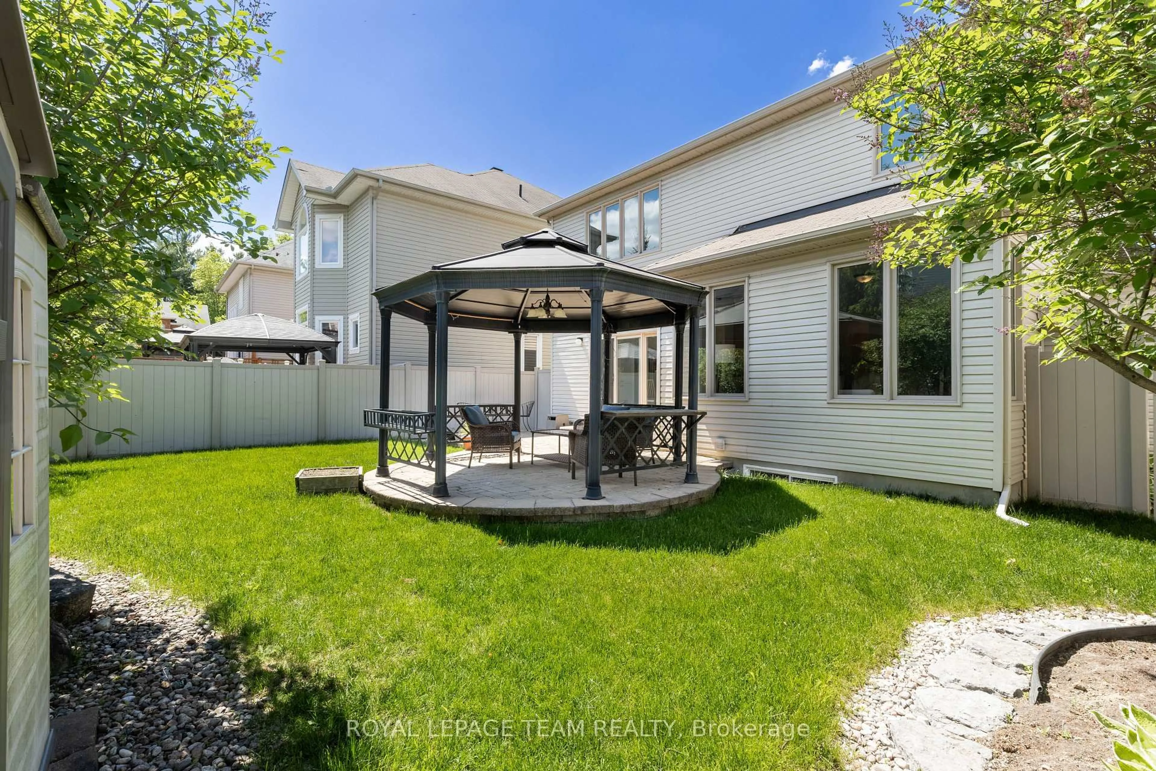 Patio, street for 104 Panisset Ave, Ottawa Ontario K2T 0E2