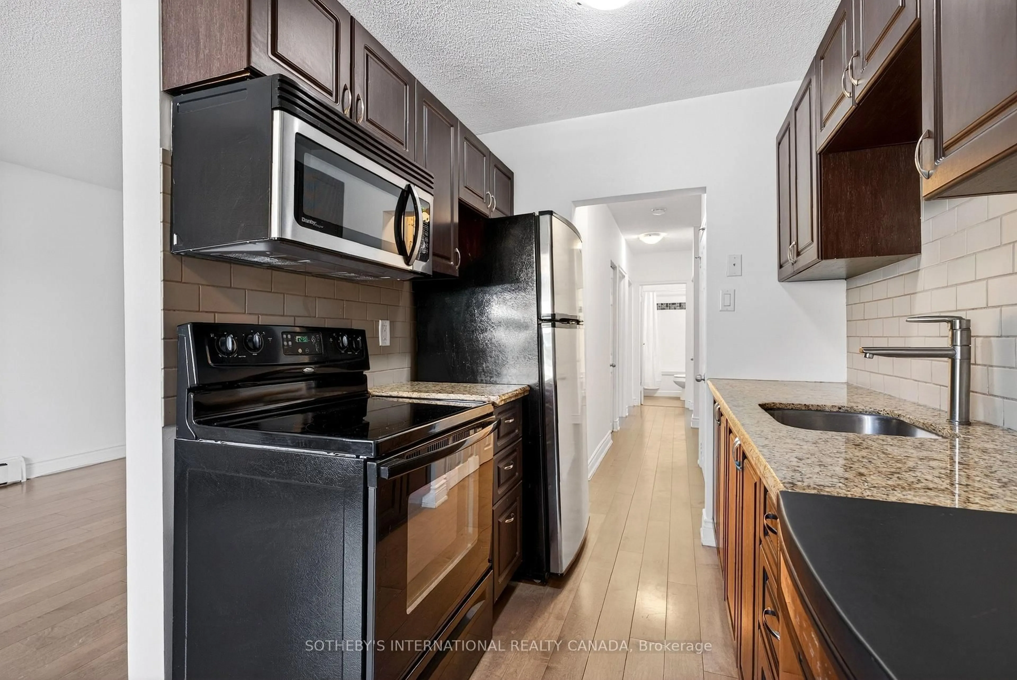 Standard kitchen, unknown for 81 Charlton Ave #103, Hamilton Ontario L8N 1Y7