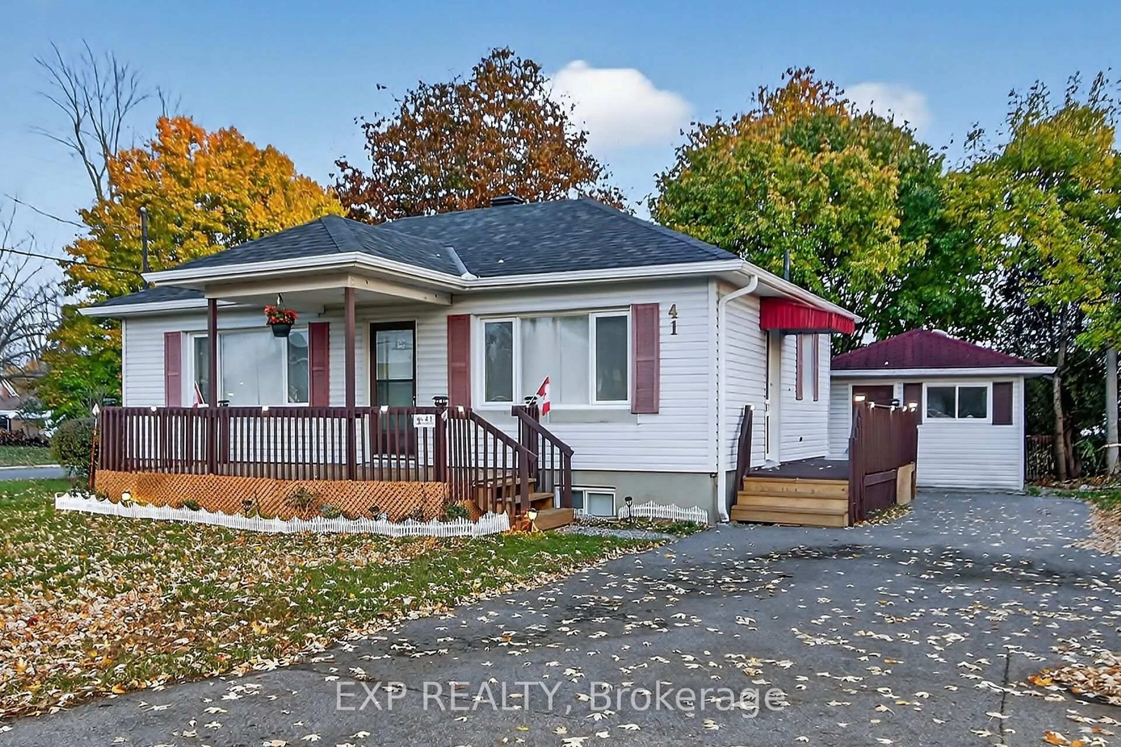 Home with vinyl exterior material, street for 41 HWY 5 W St, South Dundas Ontario K0C 1X0