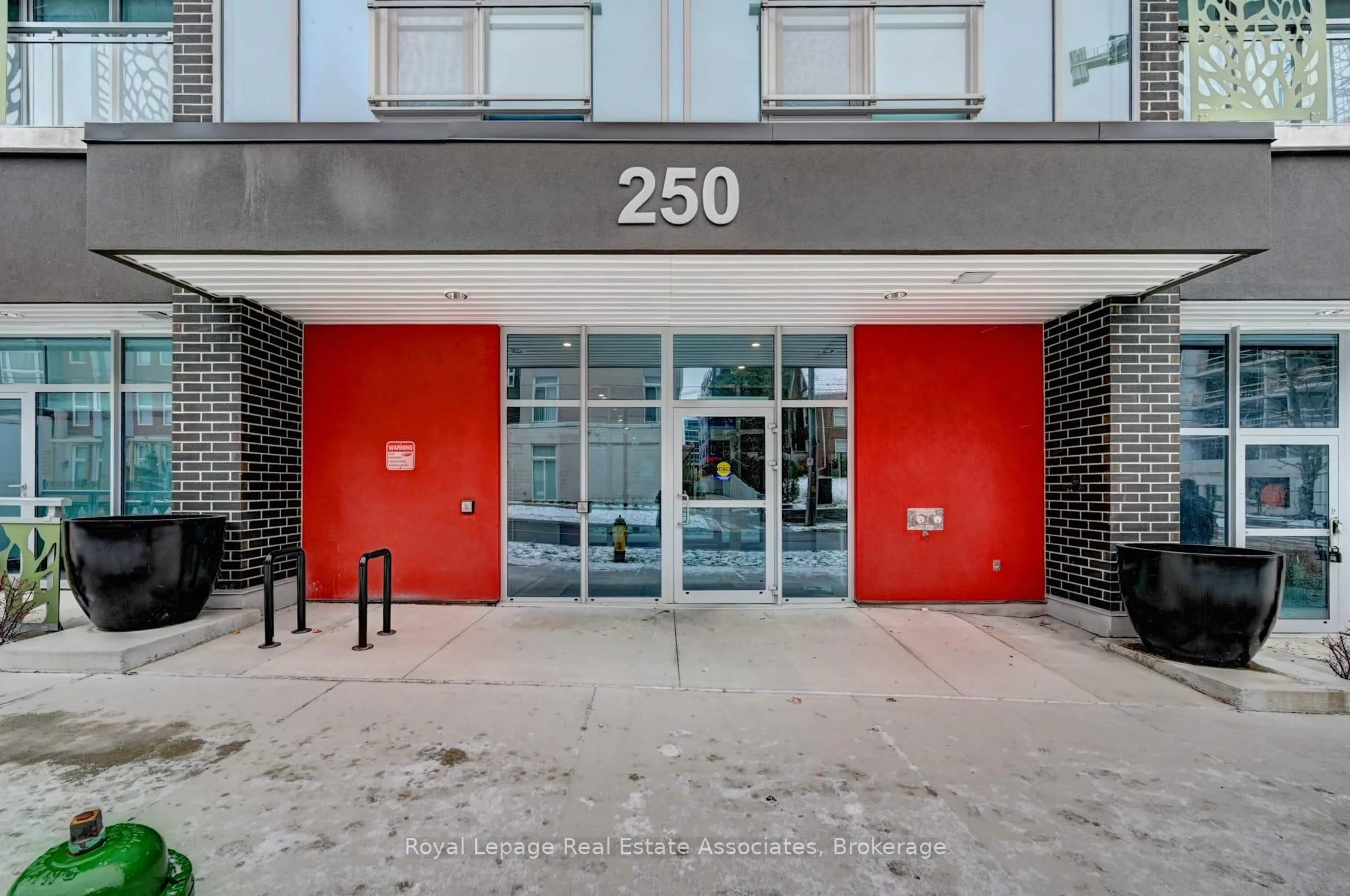 Indoor foyer for 250 Albert St #319, Waterloo Ontario N2L 0H5