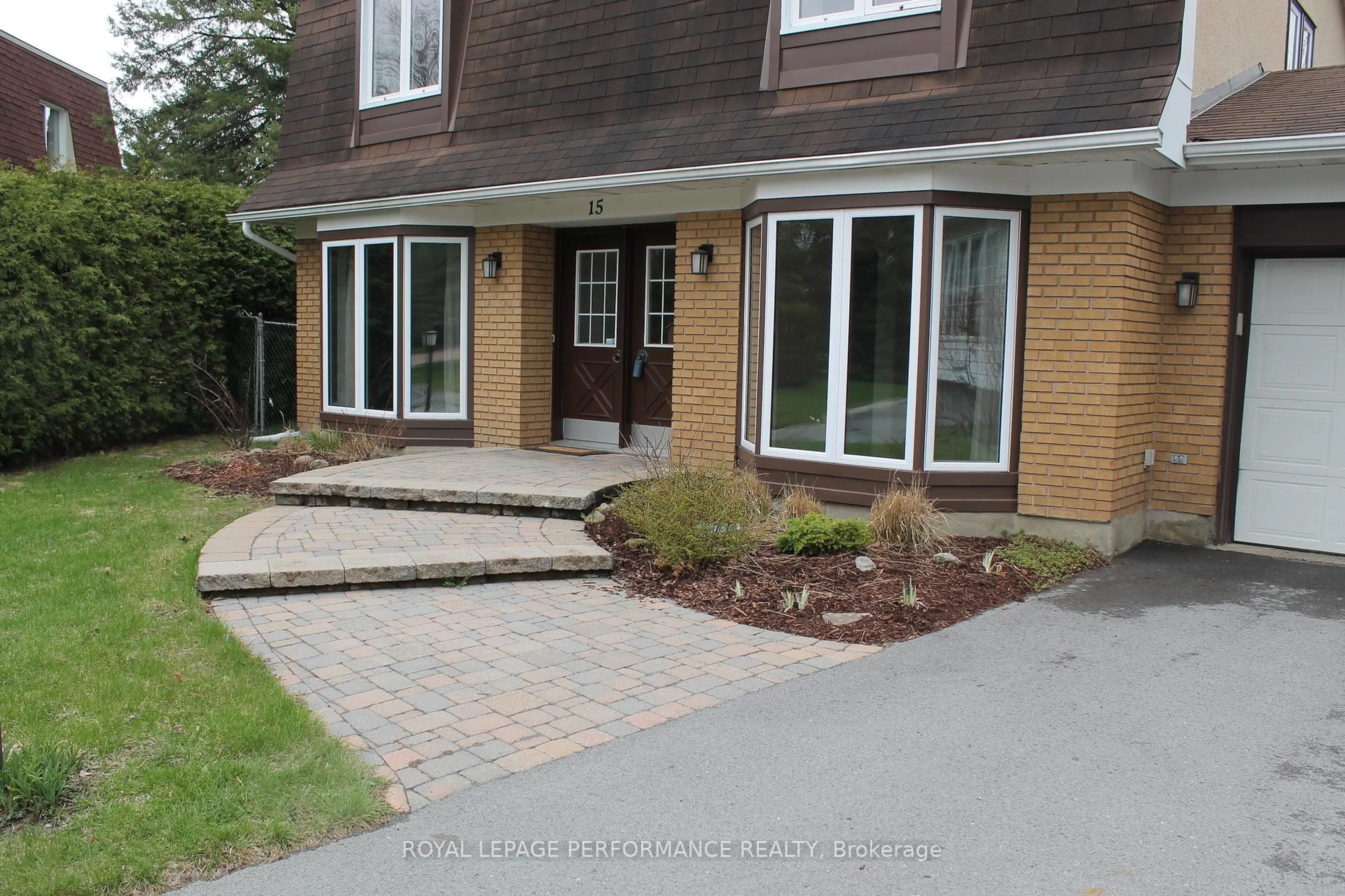 Patio, street for 15 Hallowell Crt, Ottawa Ontario K2H 8N4