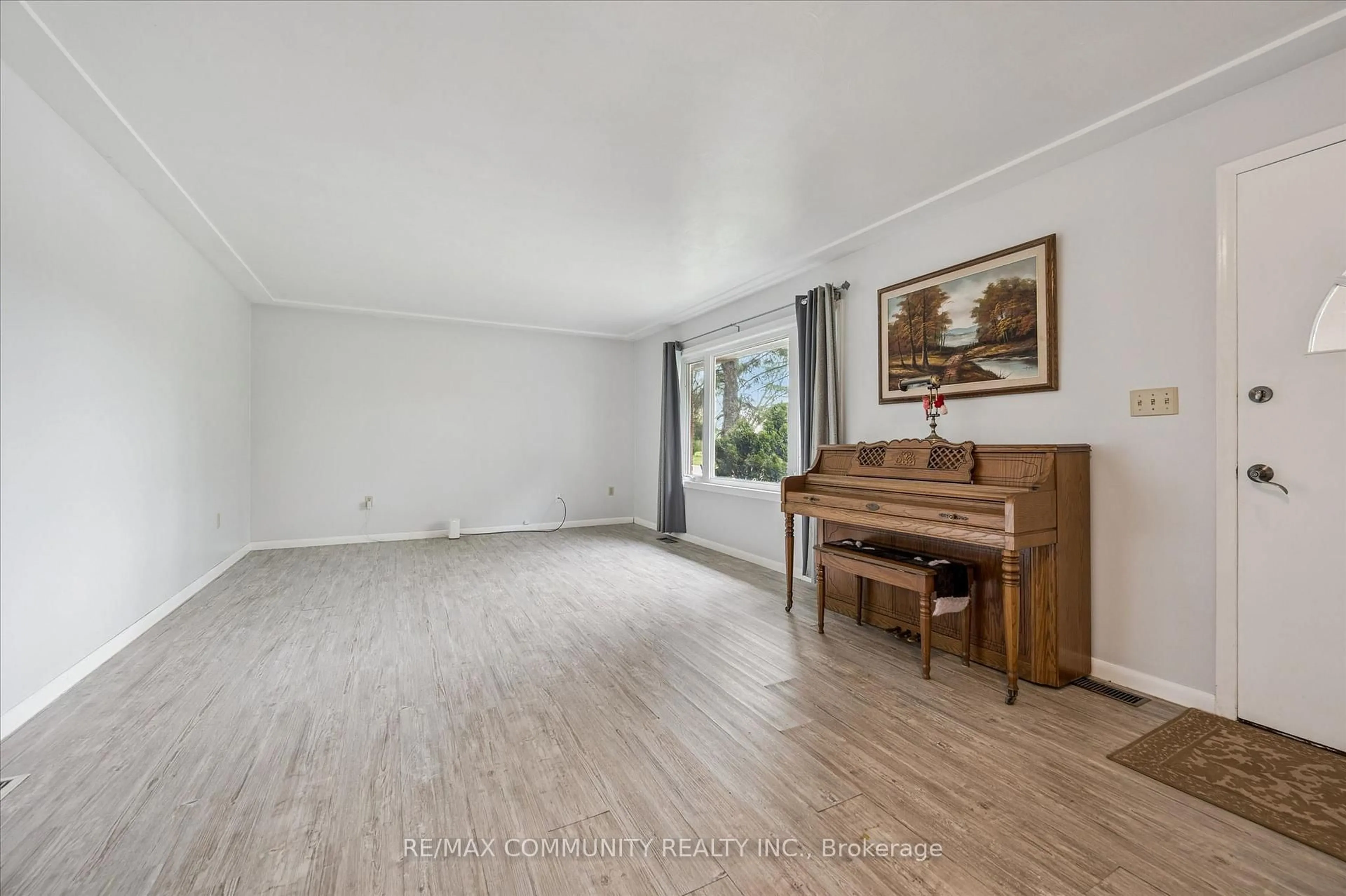A pic of a room for 2063 George St, Howick Ontario N0G 1X0