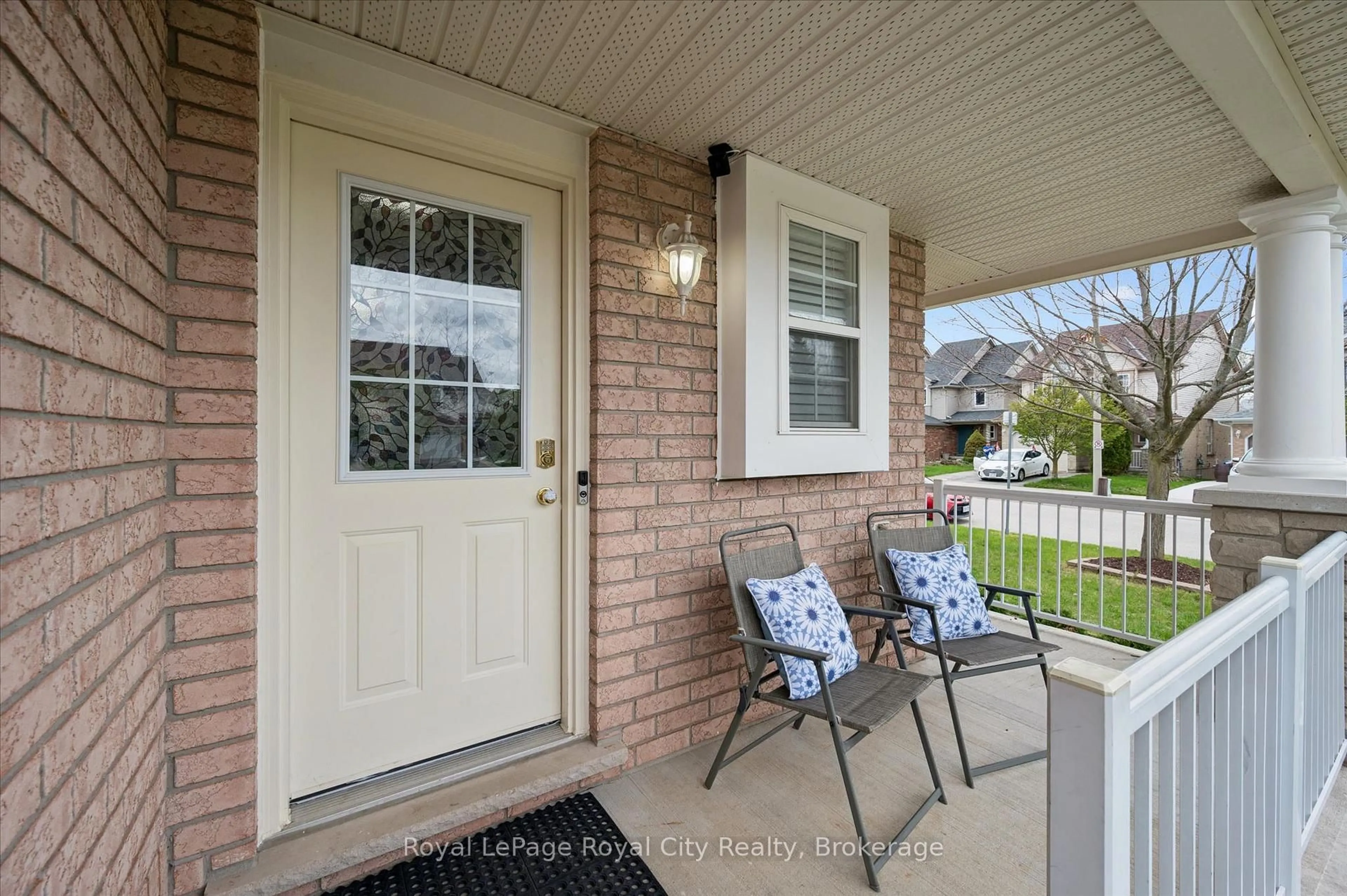 Indoor entryway for 45 Darling Cres, Guelph Ontario N1L 1P8