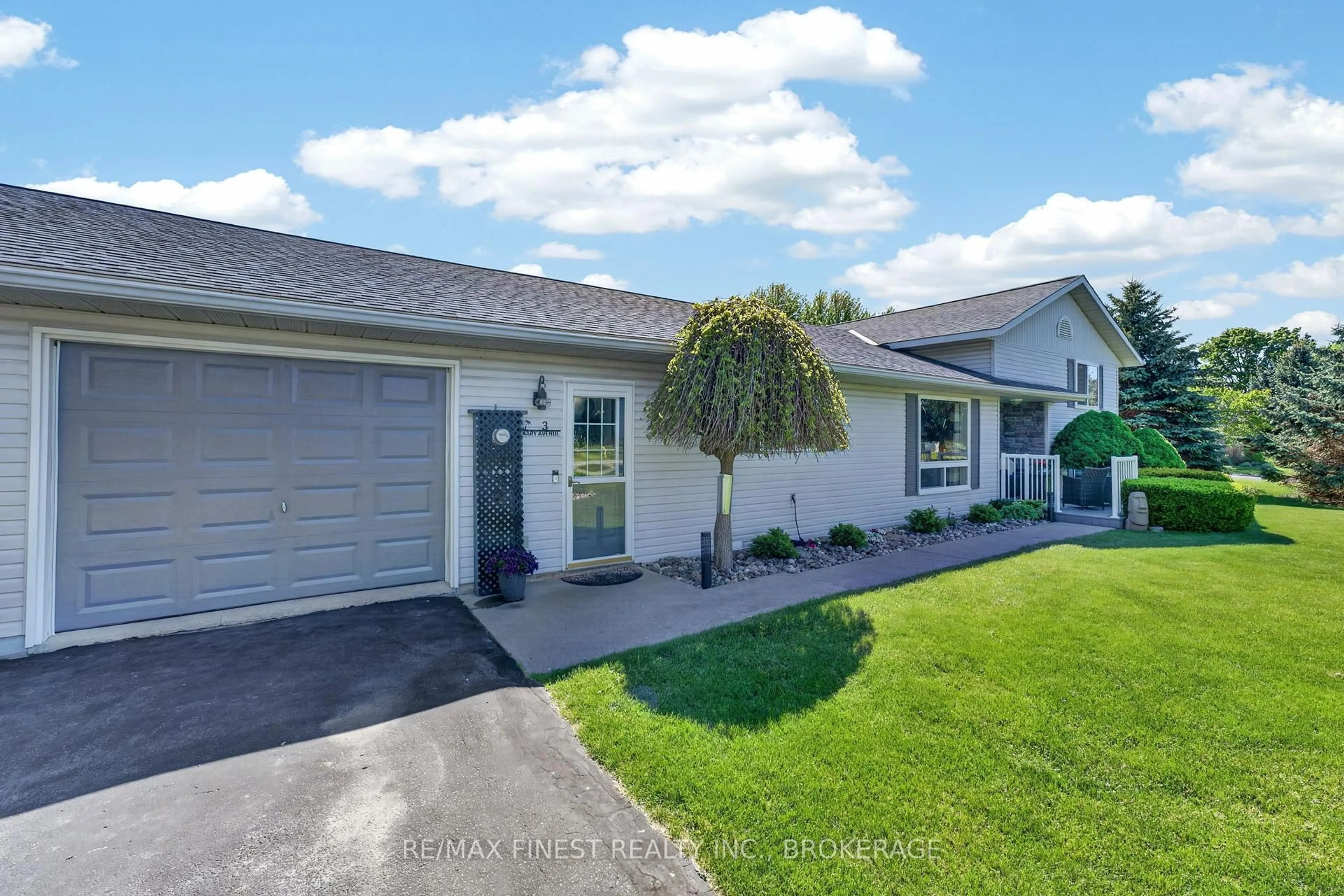 Unknown for 3 Mary Ave, Prince Edward County Ontario K0K 3L0