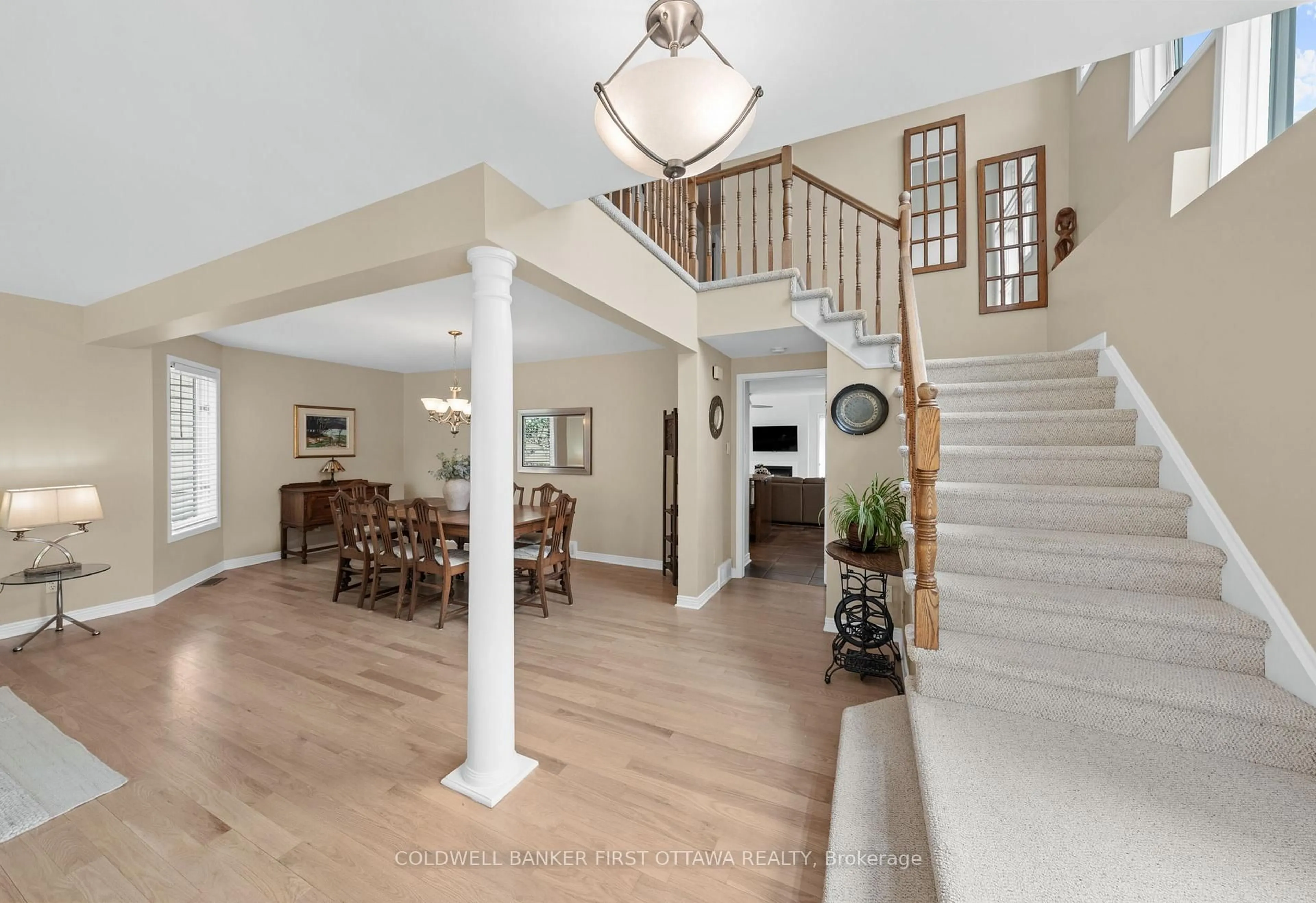 Indoor foyer for 30 CASTLETHORPE Cres, Ottawa Ontario K2G 5P7