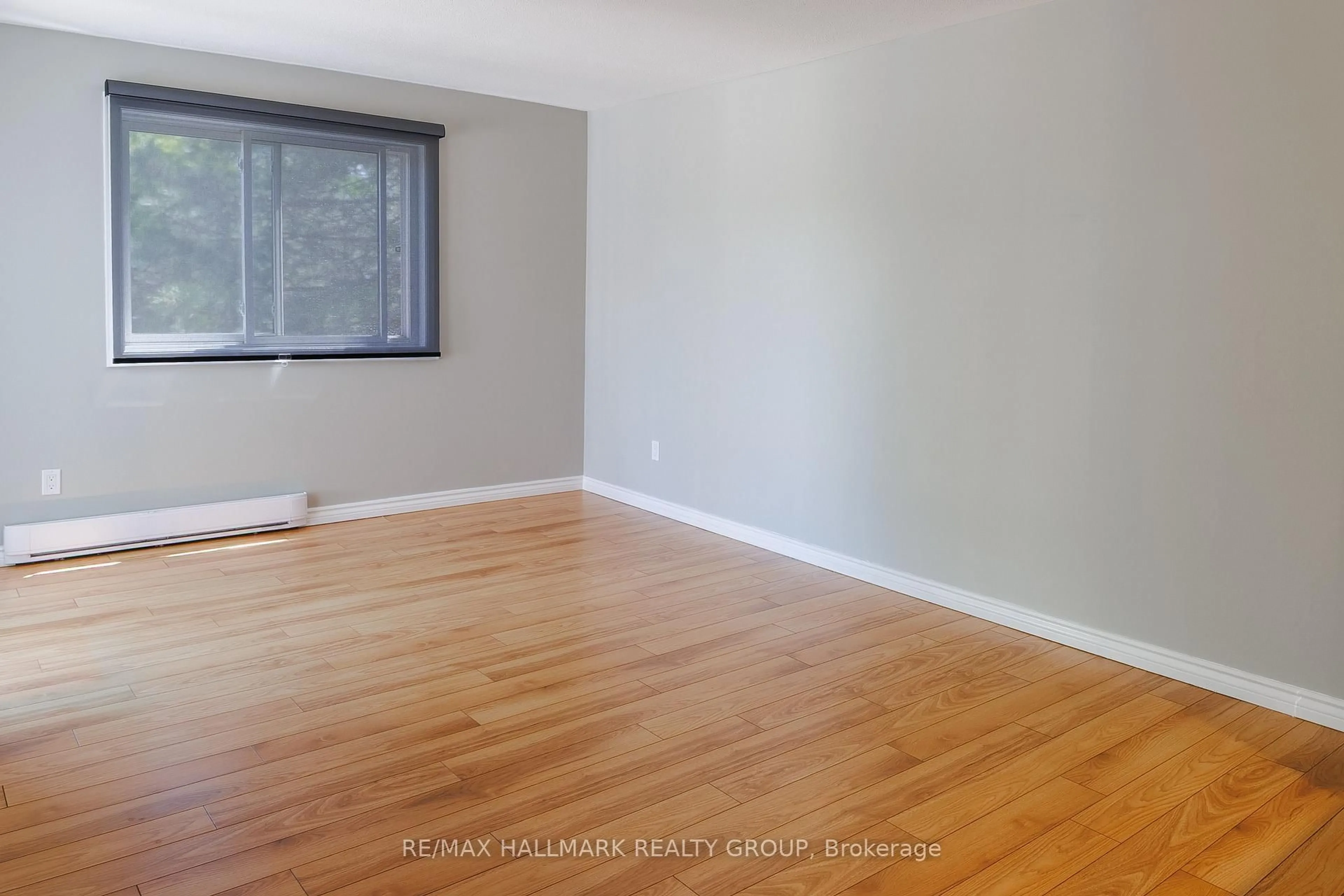 A pic of a room for 280 Brittany Dr #406, Ottawa Ontario K1K 4M4