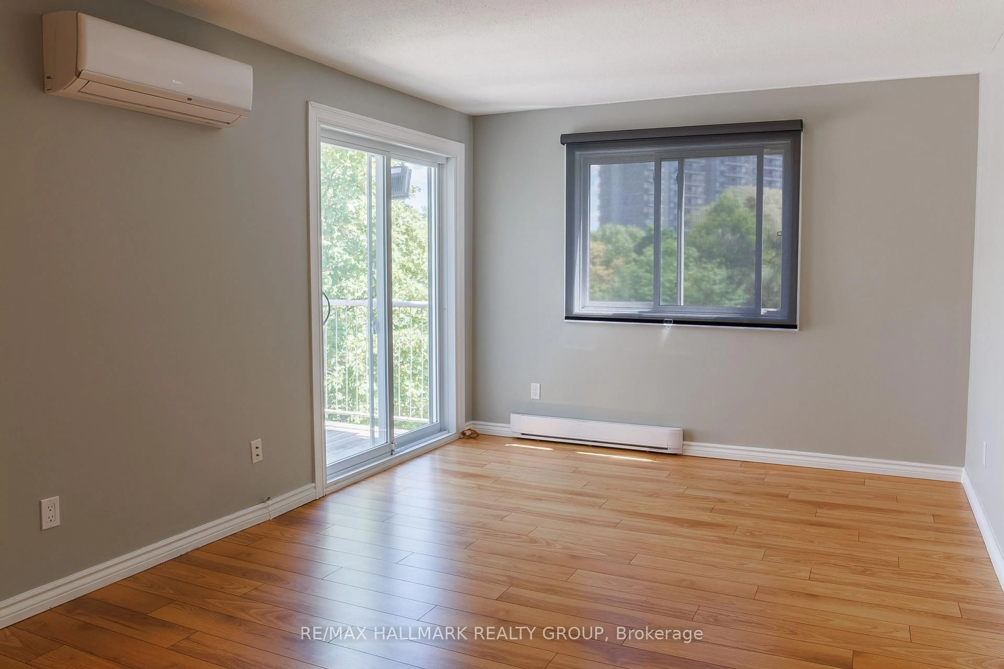 A pic of a room for 280 Brittany Dr #406, Ottawa Ontario K1K 4M4
