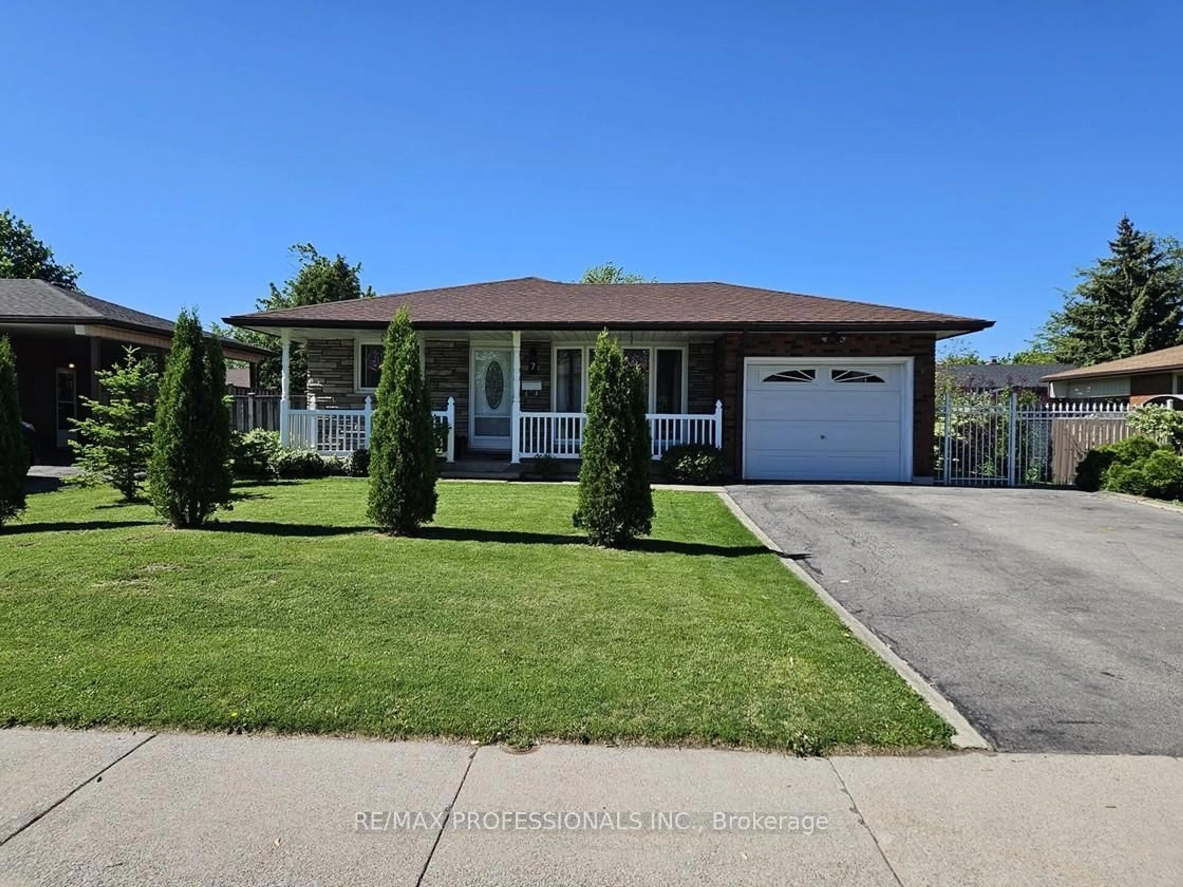 Home with vinyl exterior material, street for 7 Berko Ave, Hamilton Ontario L8V 2P8
