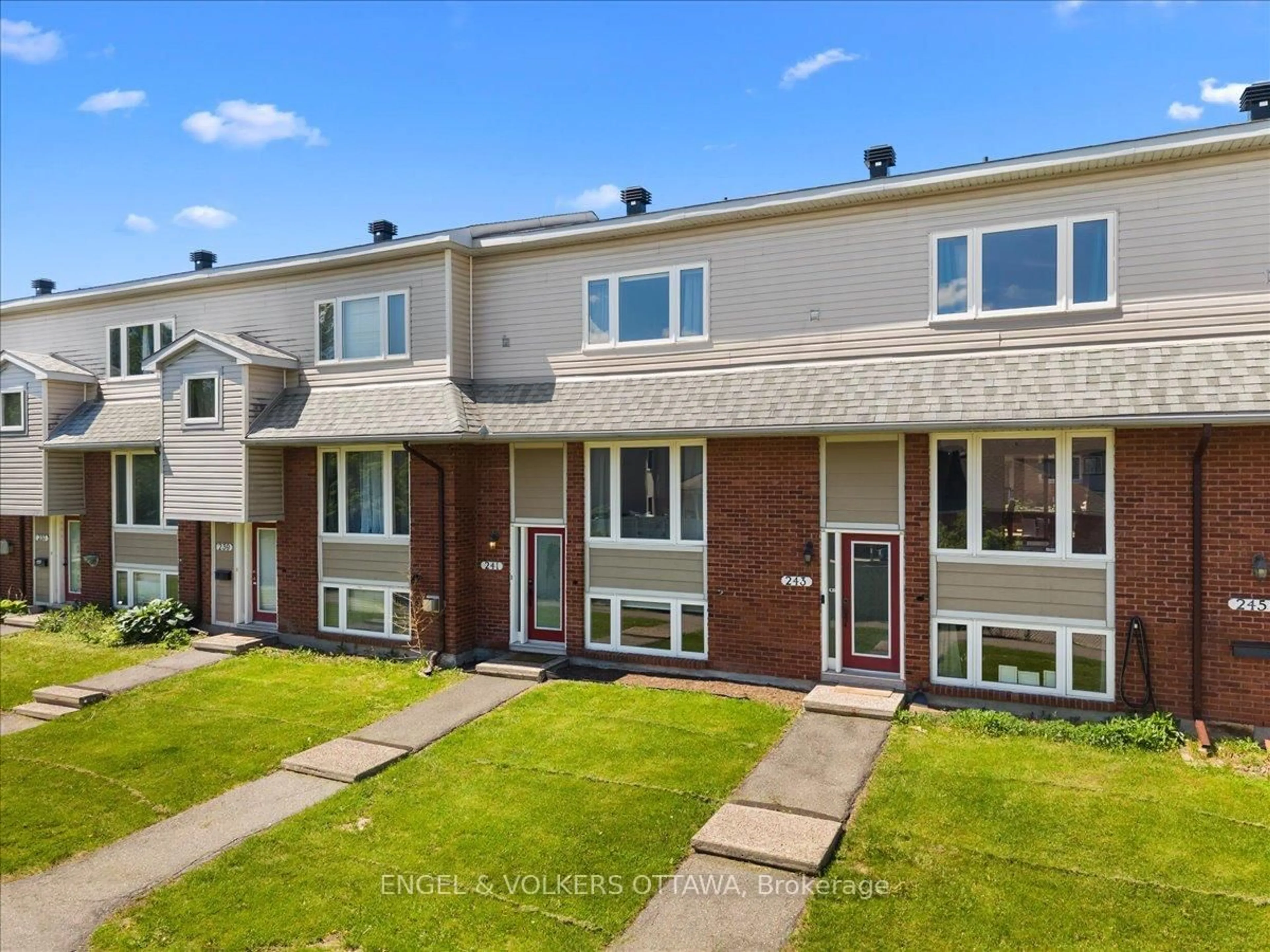 A pic from outside/outdoor area/front of a property/back of a property/a pic from drone, street for 241 Monterey Dr, Ottawa Ontario K2H 7B1