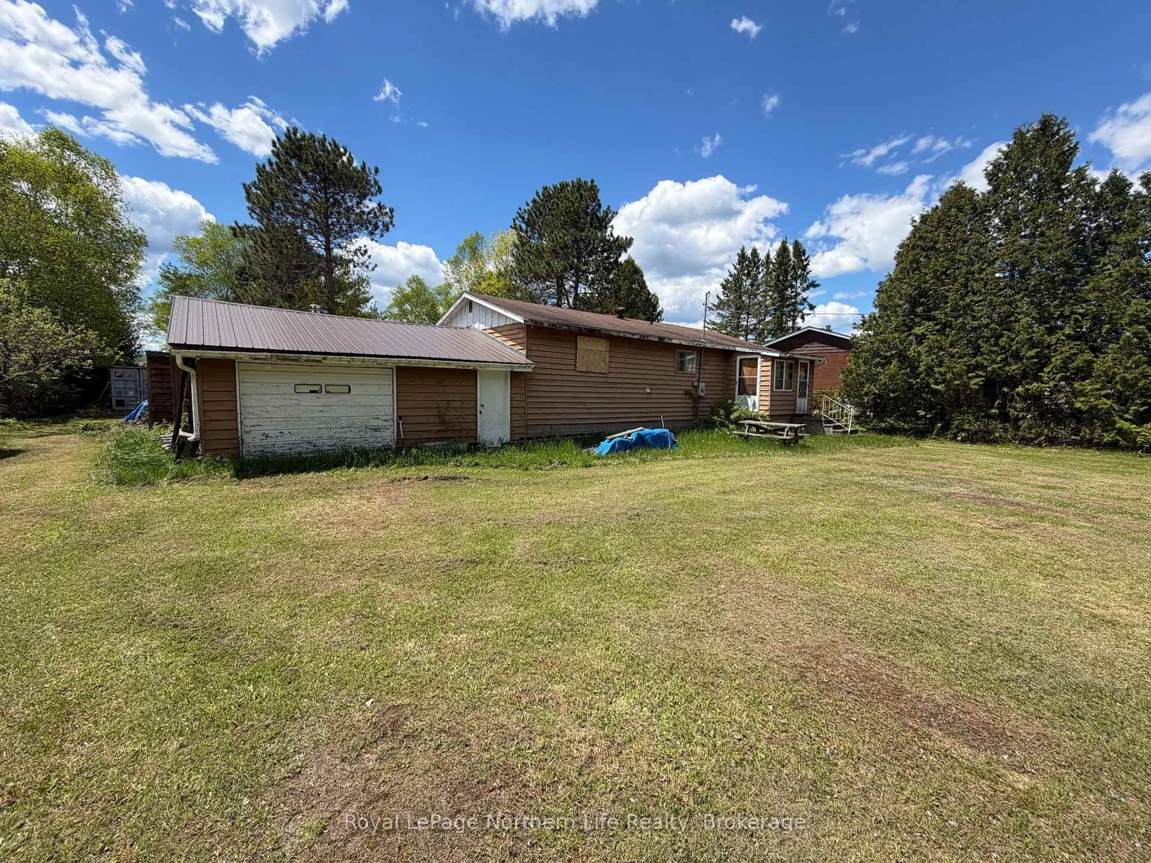 A pic from outside/outdoor area/front of a property/back of a property/a pic from drone, unknown for 83 EARLS LAKE Rd, Papineau-Cameron Ontario P0H 1V0