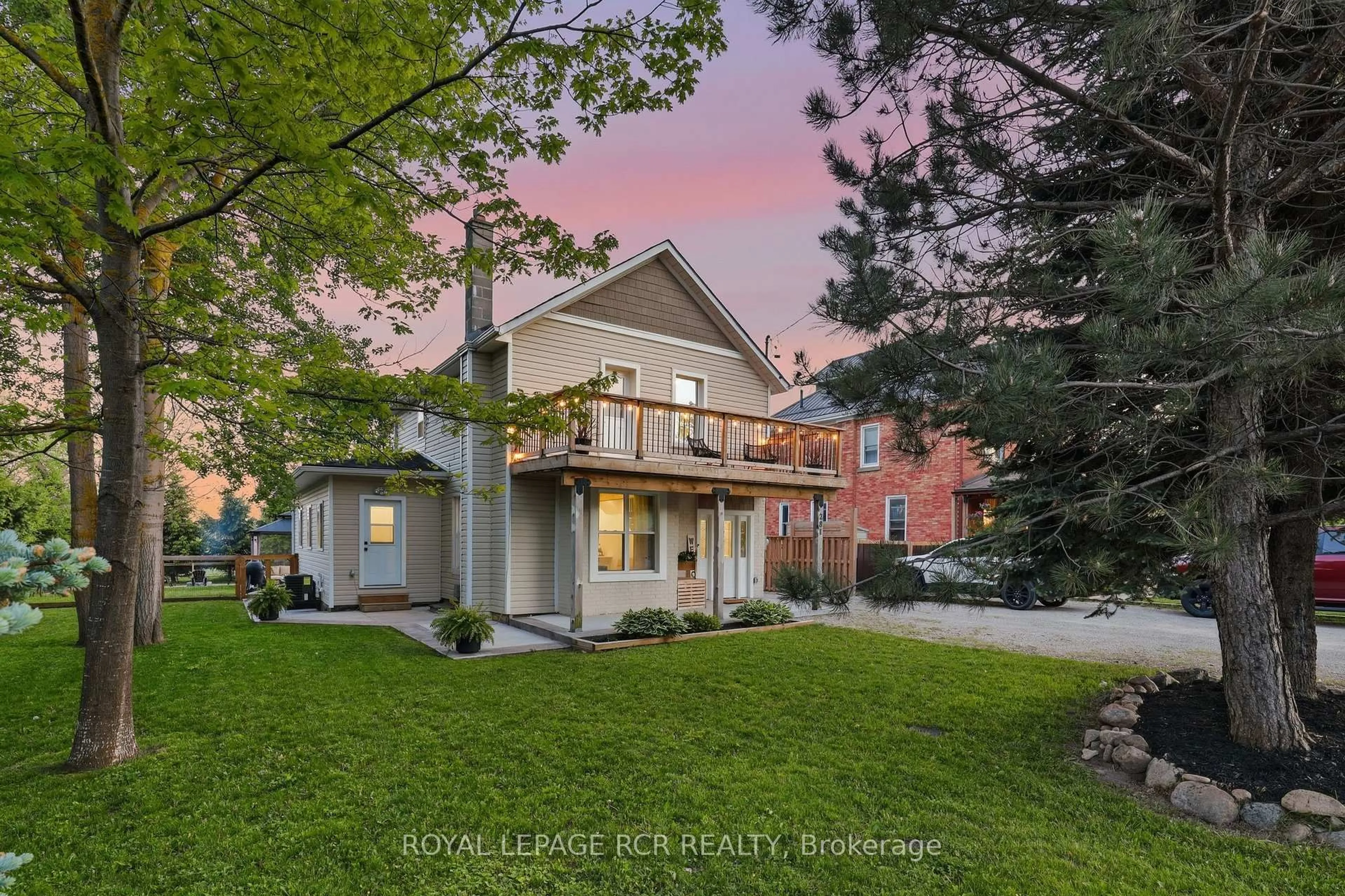 A pic from outside/outdoor area/front of a property/back of a property/a pic from drone, street for 281 Smith St, Wellington North Ontario N0G 1A0