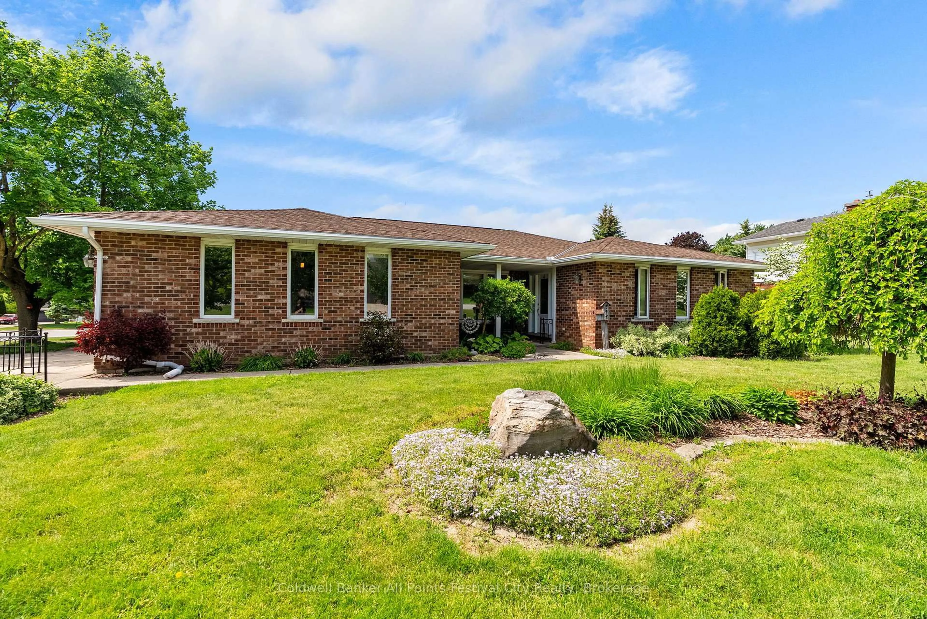 Home with brick exterior material, unknown for 30 Mohawk Cres, Central Huron Ontario N0M 1L0