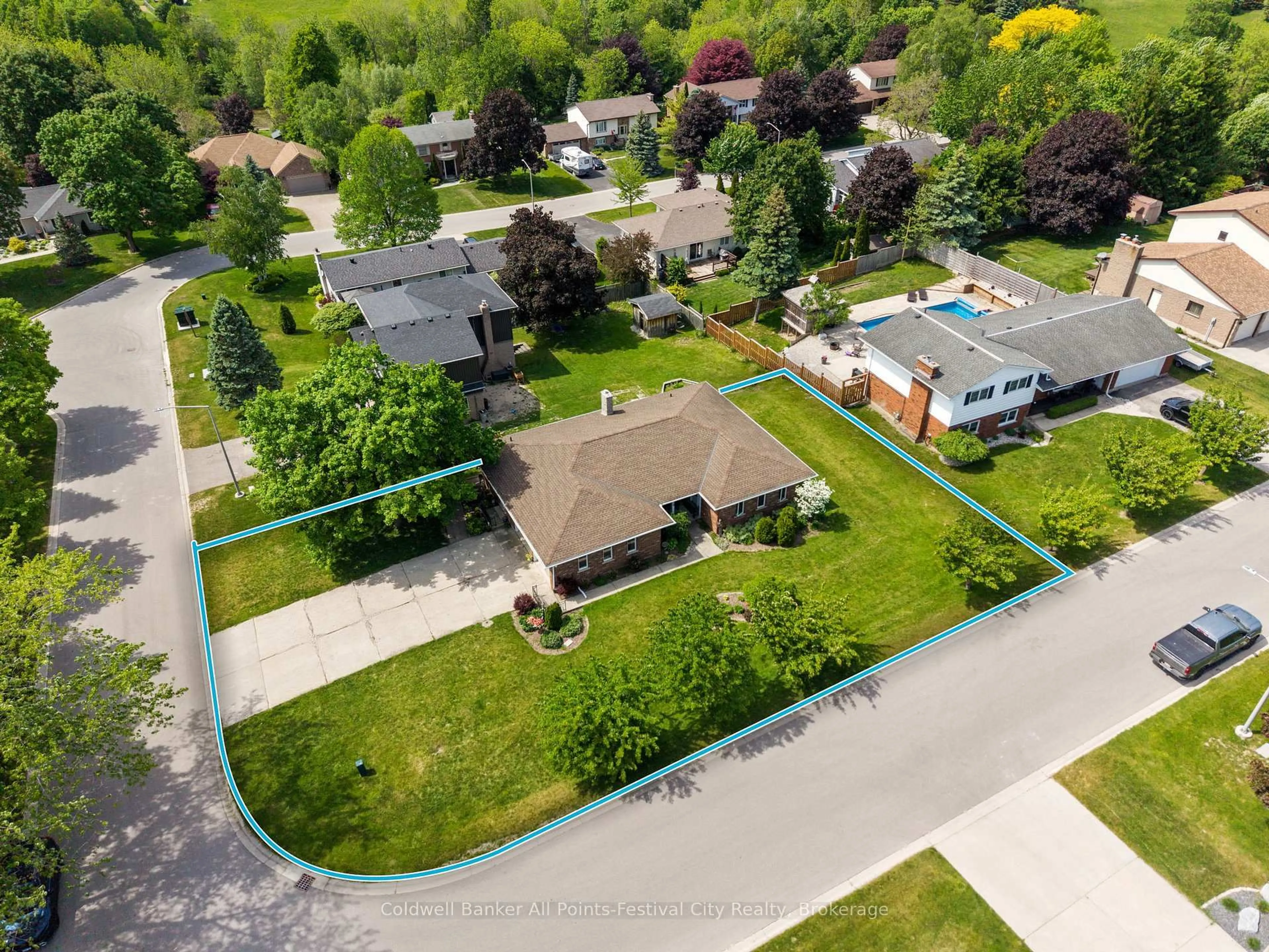 A pic from outside/outdoor area/front of a property/back of a property/a pic from drone, street for 30 Mohawk Cres, Central Huron Ontario N0M 1L0