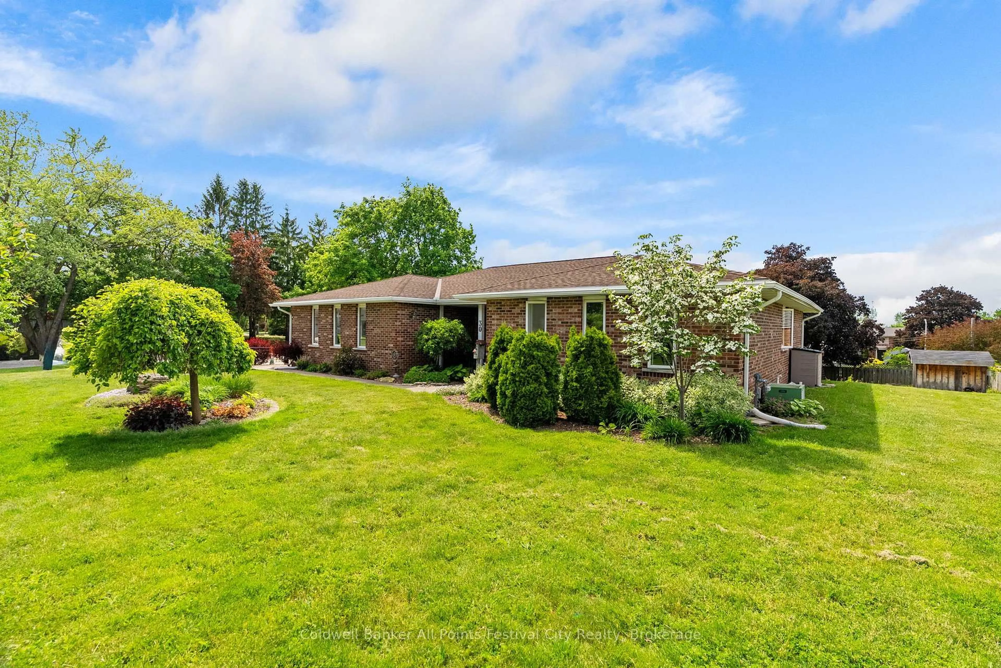 A pic from outside/outdoor area/front of a property/back of a property/a pic from drone, unknown for 30 Mohawk Cres, Central Huron Ontario N0M 1L0