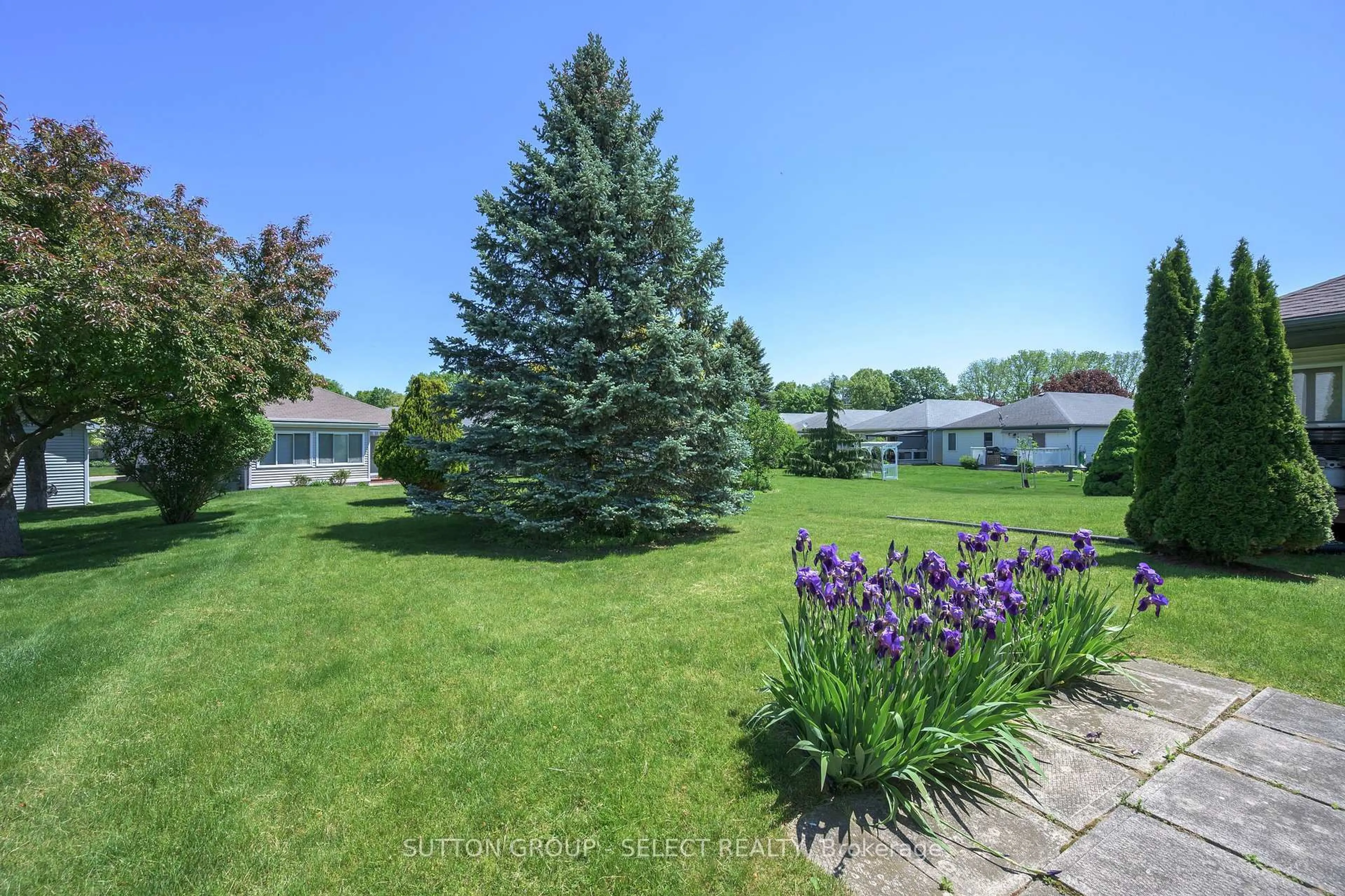 A pic from outside/outdoor area/front of a property/back of a property/a pic from drone, unknown for 64 Wilson Ave, Tillsonburg Ontario N4G 5V5