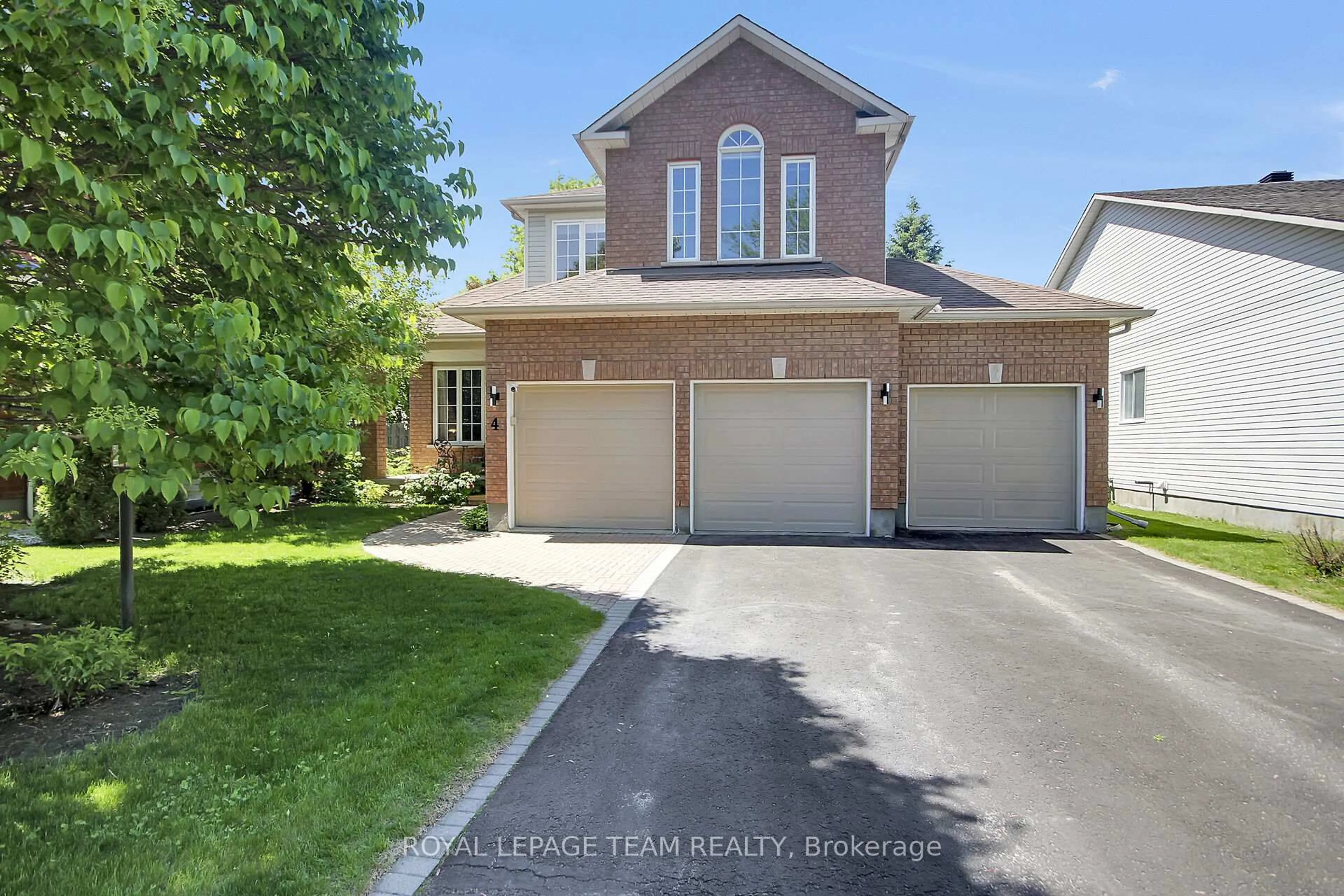 A pic from outside/outdoor area/front of a property/back of a property/a pic from drone, street for 4 Maple Stand Way, Ottawa Ontario K2G 6P3