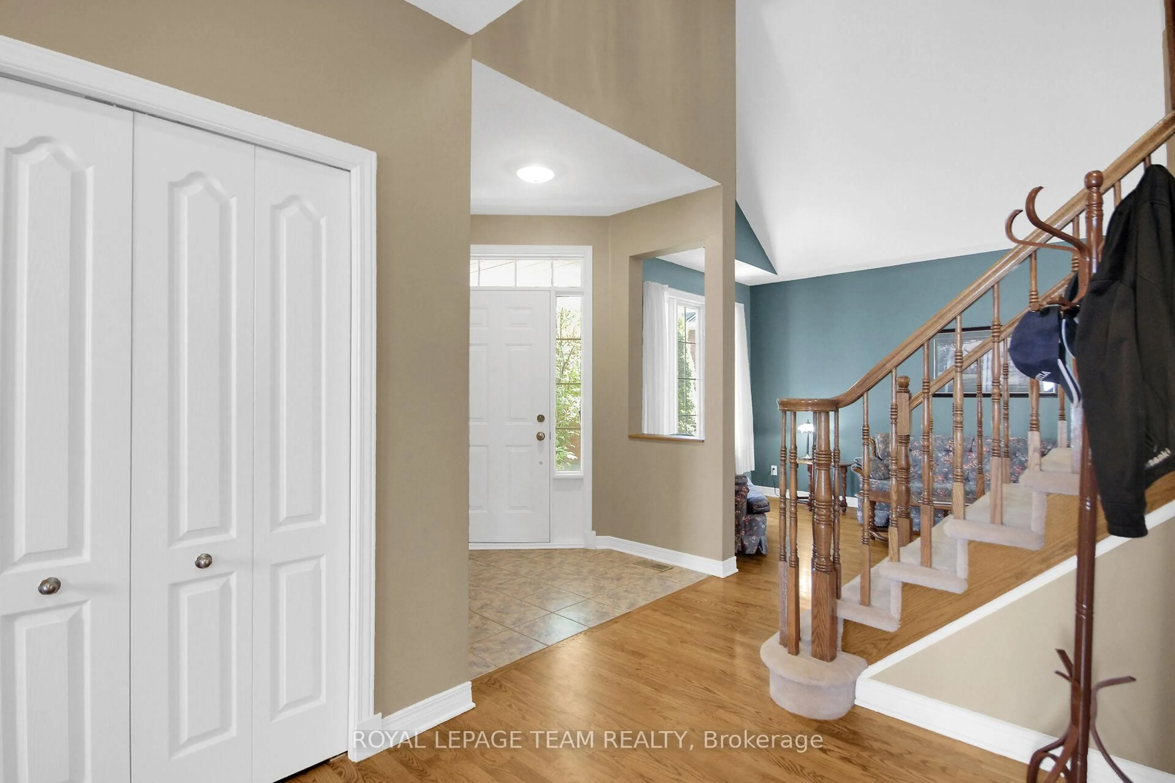Indoor entryway for 4 Maple Stand Way, Ottawa Ontario K2G 6P3