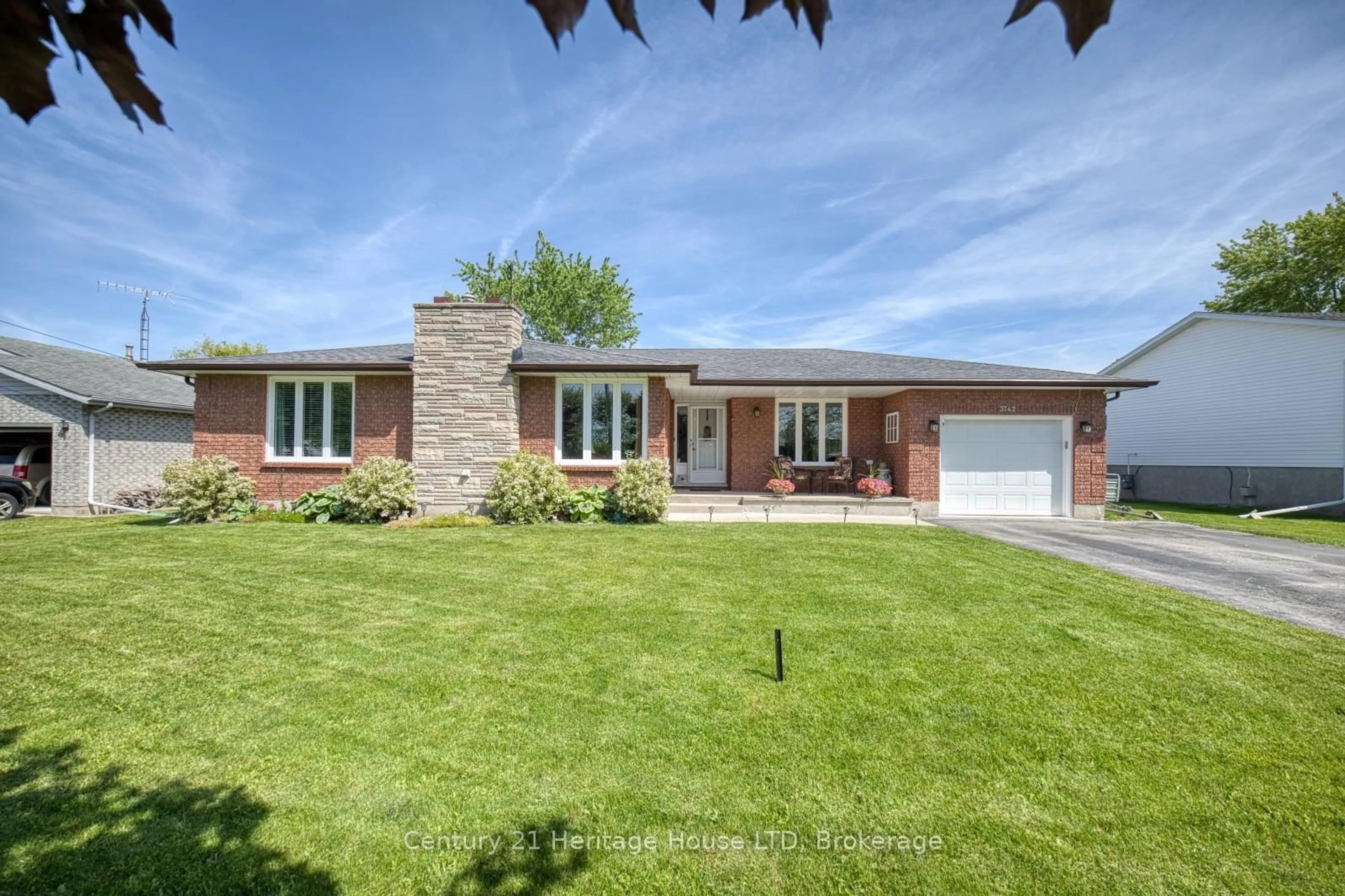 Home with brick exterior material, street for 3742 Black Creek Rd, Fort Erie Ontario L0S 1S0